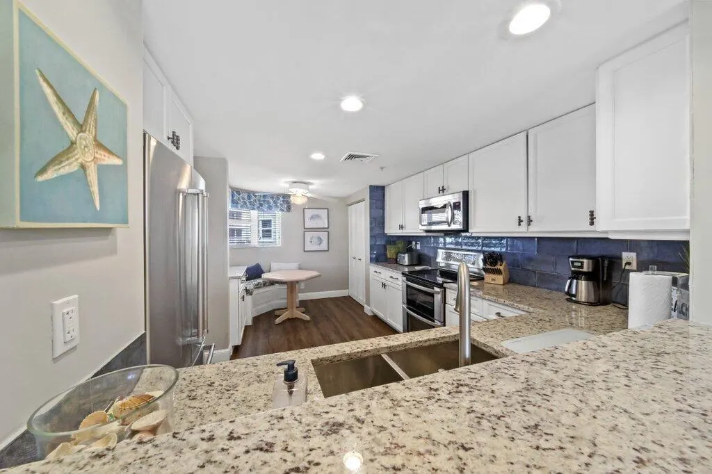 579 NE Plantation Road, #N207