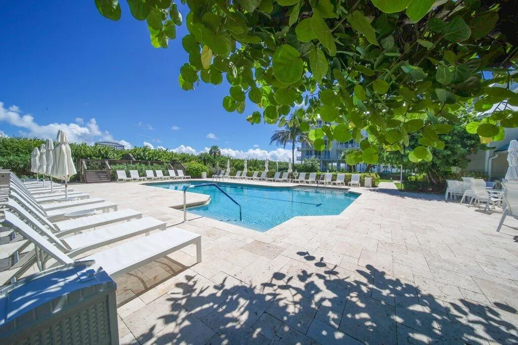 579 NE Plantation Road, #N207