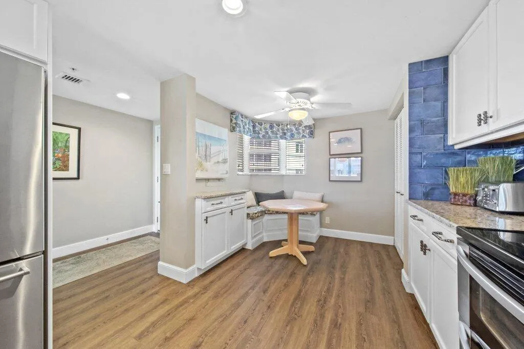 579 NE Plantation Road, #N207