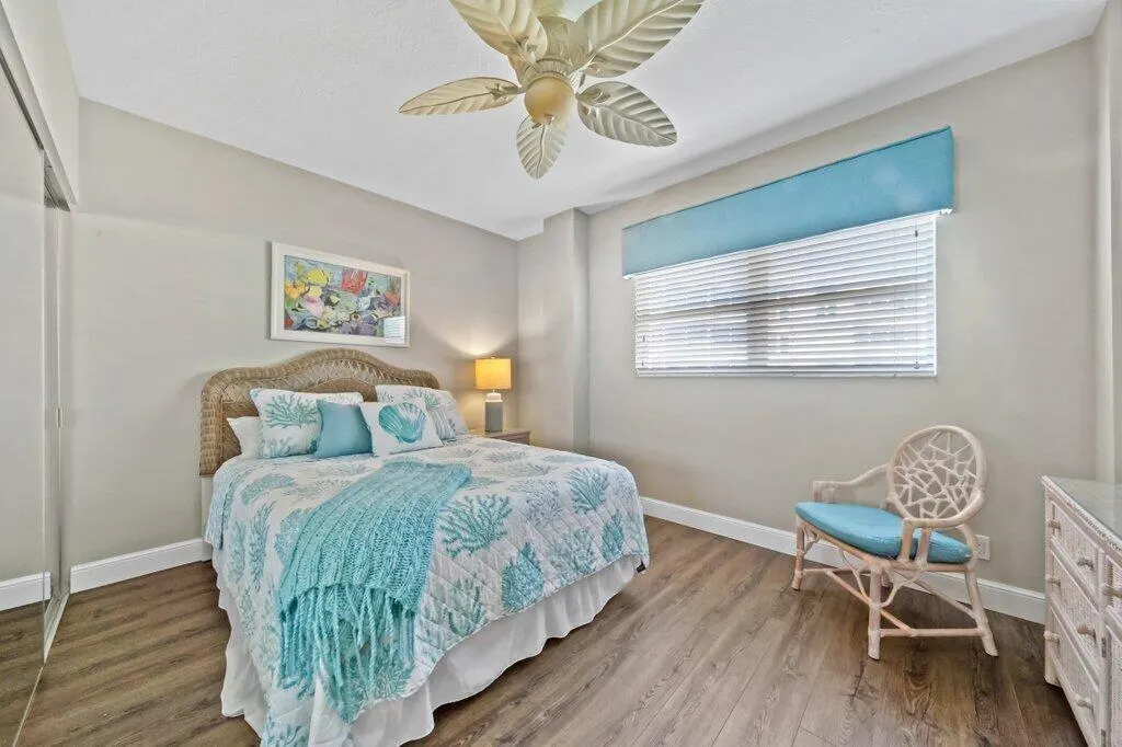 579 NE Plantation Road, #N207