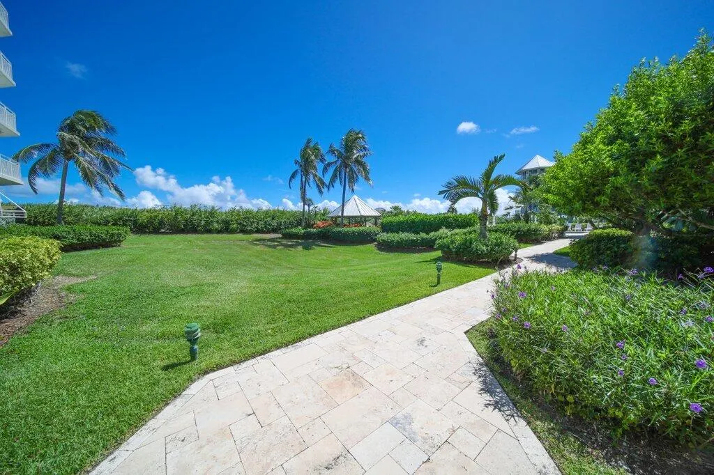 579 NE Plantation Road, #N207