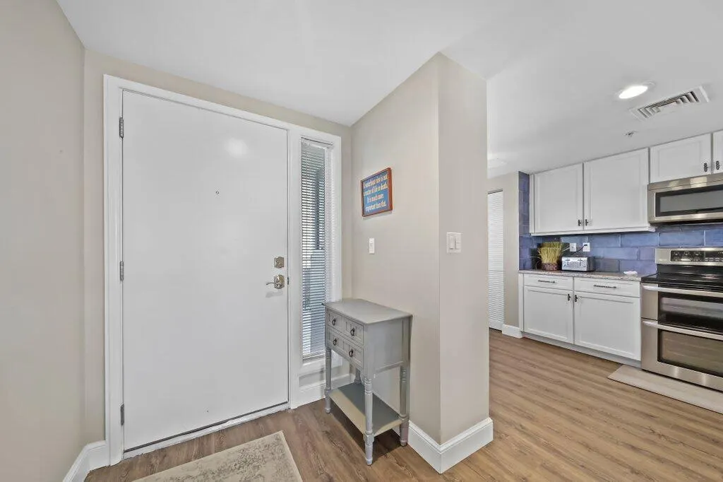 579 NE Plantation Road, #N207