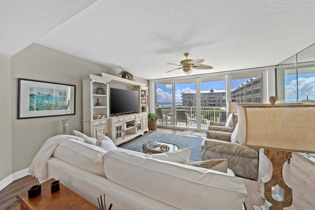 579 NE Plantation Road, #N207