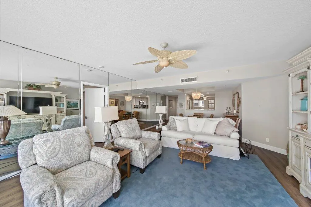579 NE Plantation Road, #N207