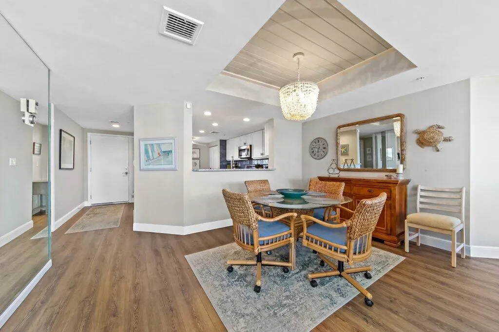 579 NE Plantation Road, #N207
