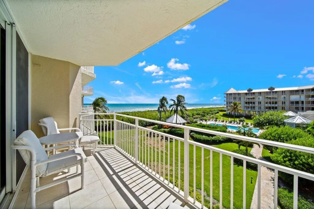 579 NE Plantation Road, #N207