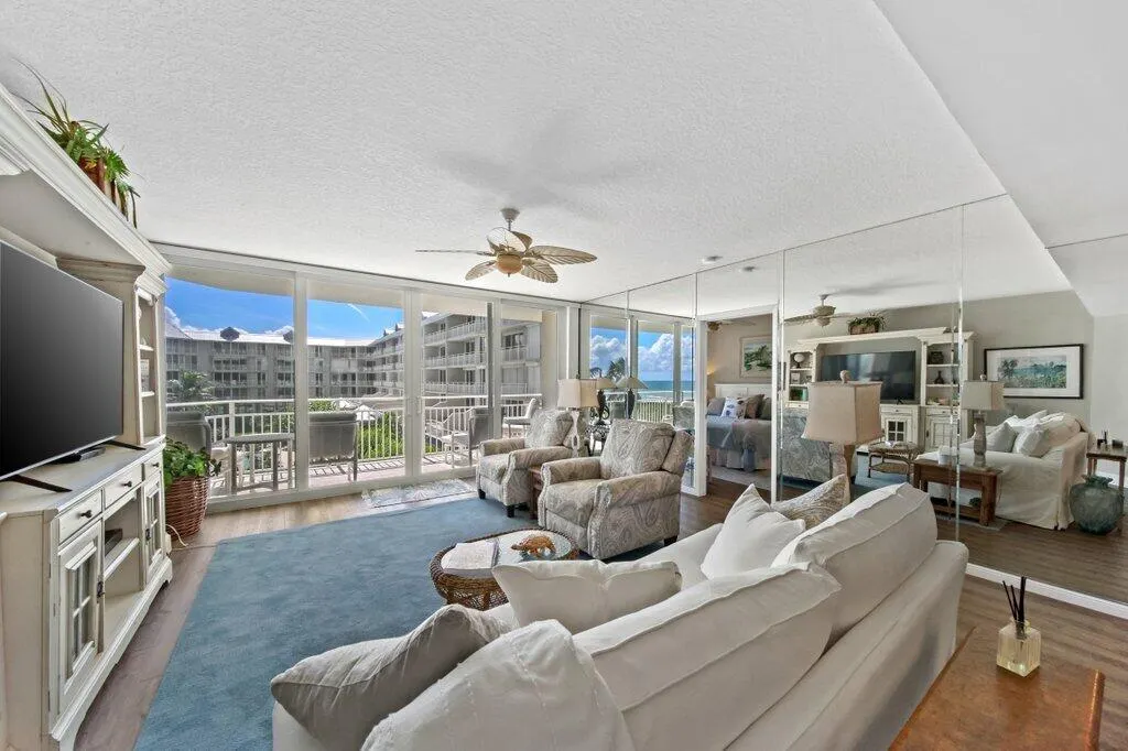 579 NE Plantation Road, #N207