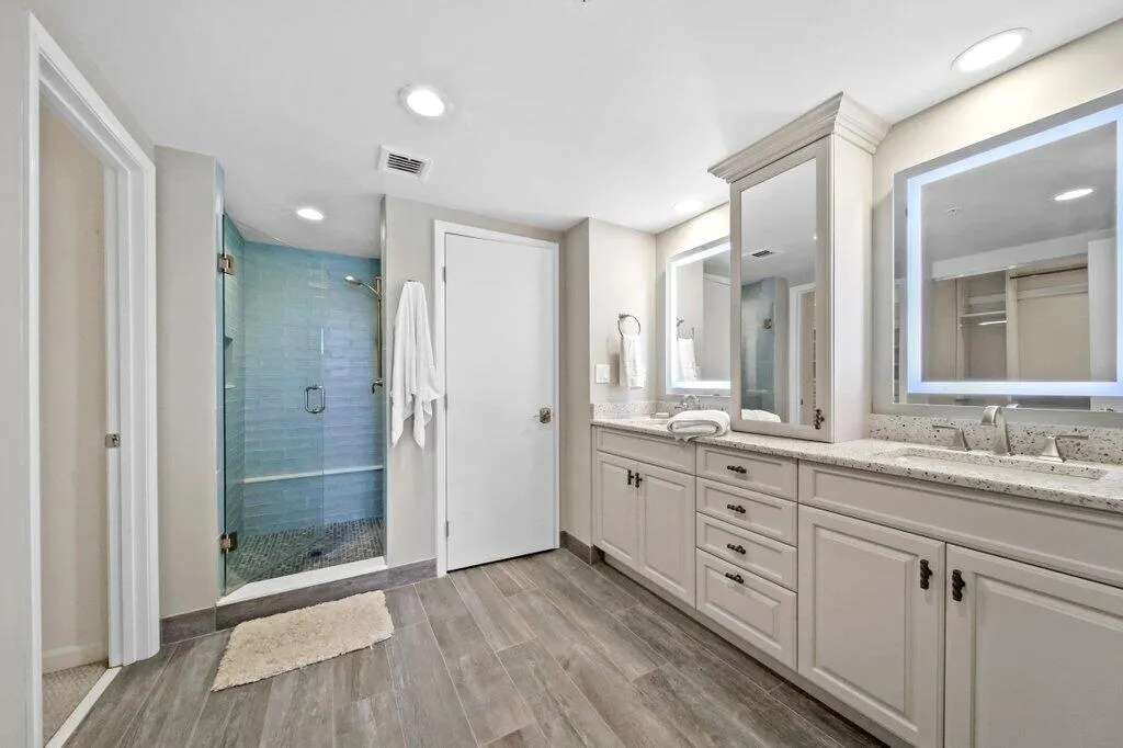 579 NE Plantation Road, #N207