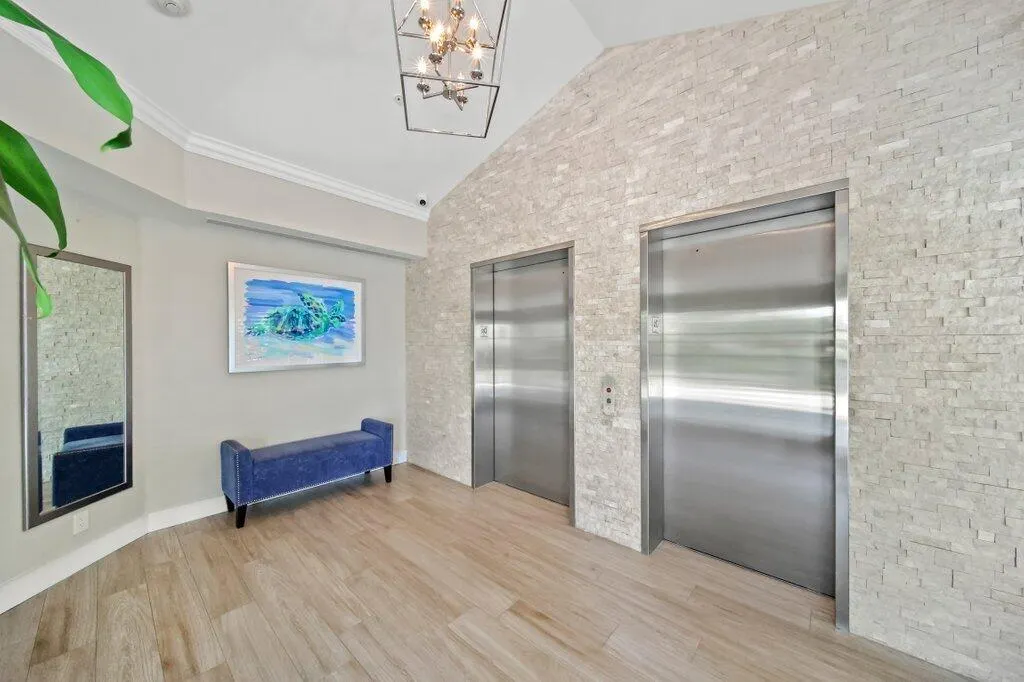 579 NE Plantation Road, #N207