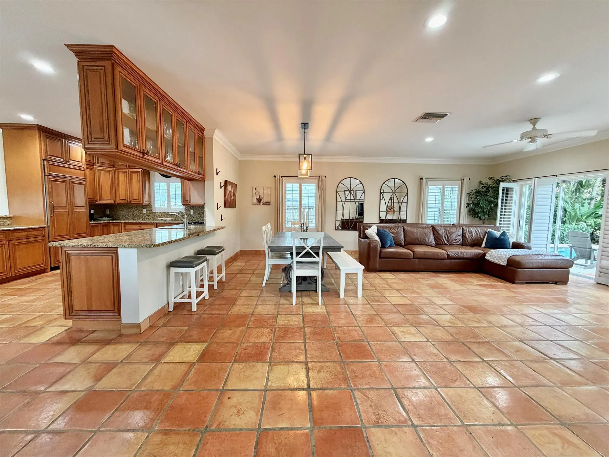 6401 Travis Road