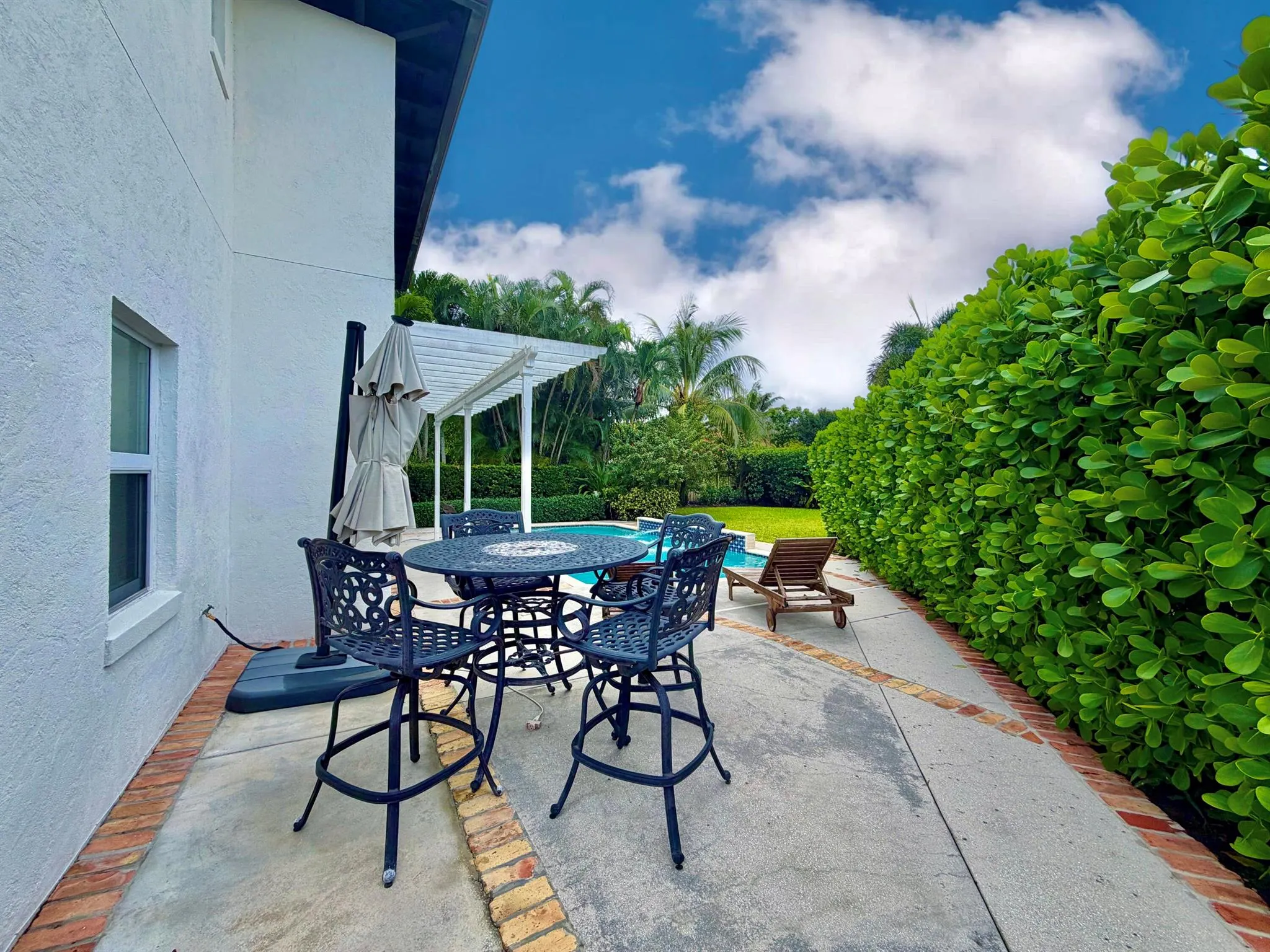 6401 Travis Road