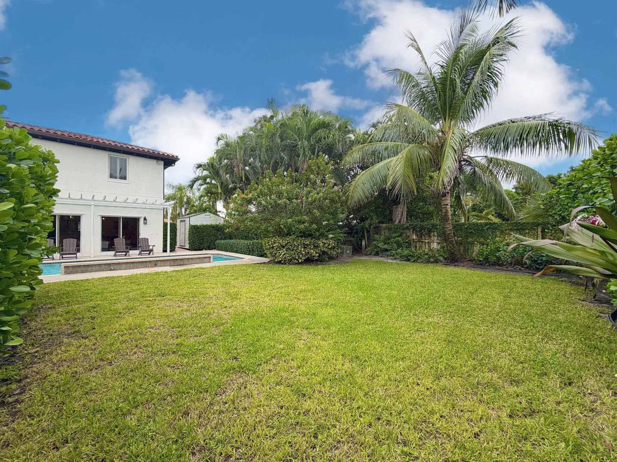 6401 Travis Road