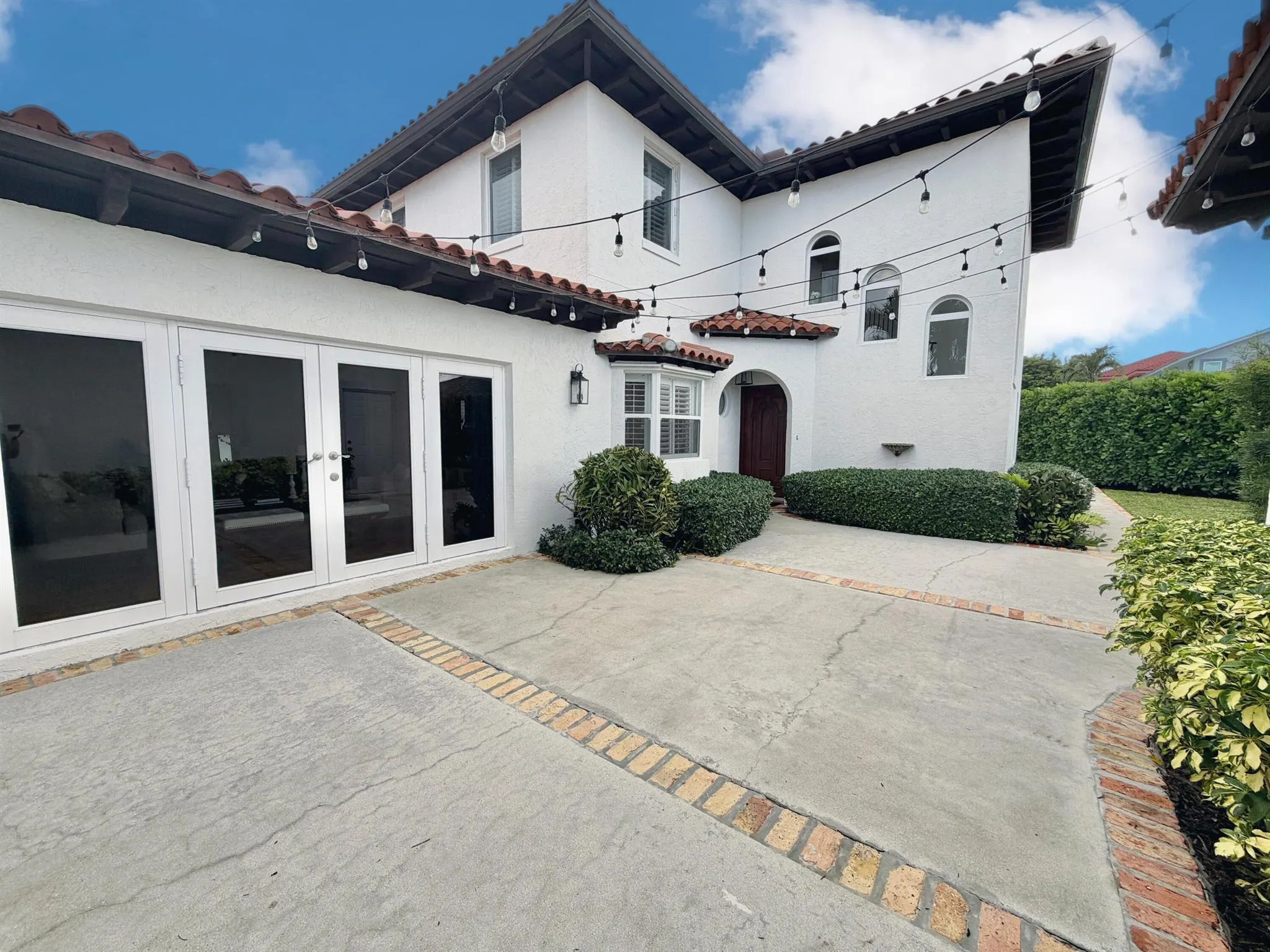 6401 Travis Road