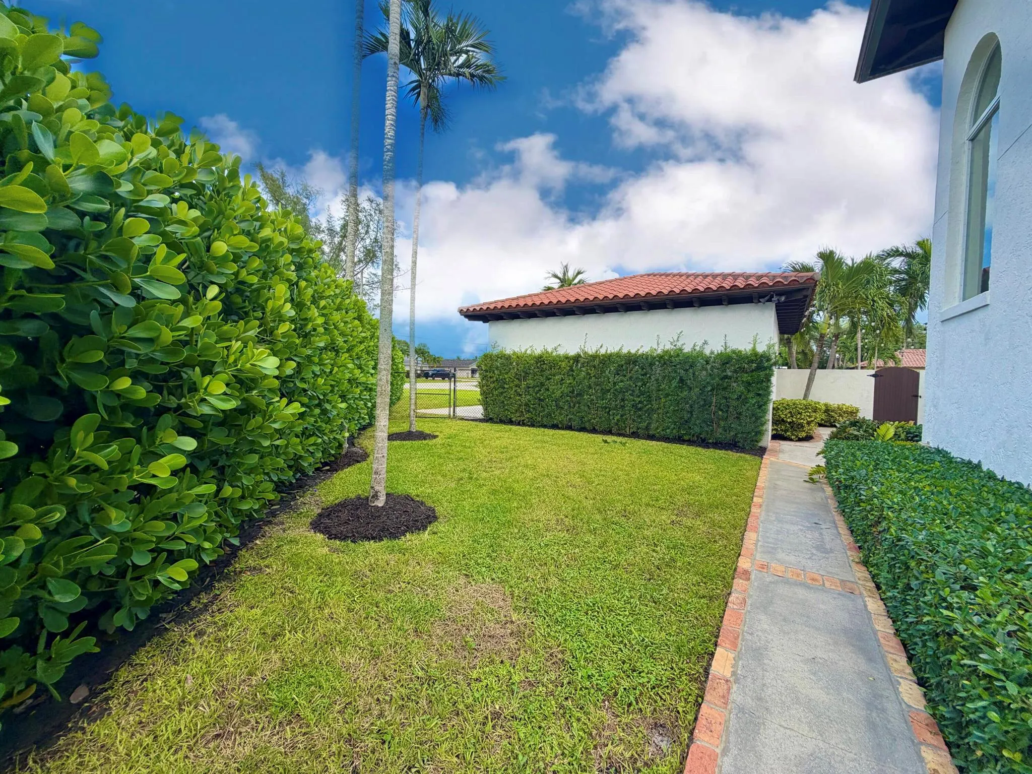 6401 Travis Road