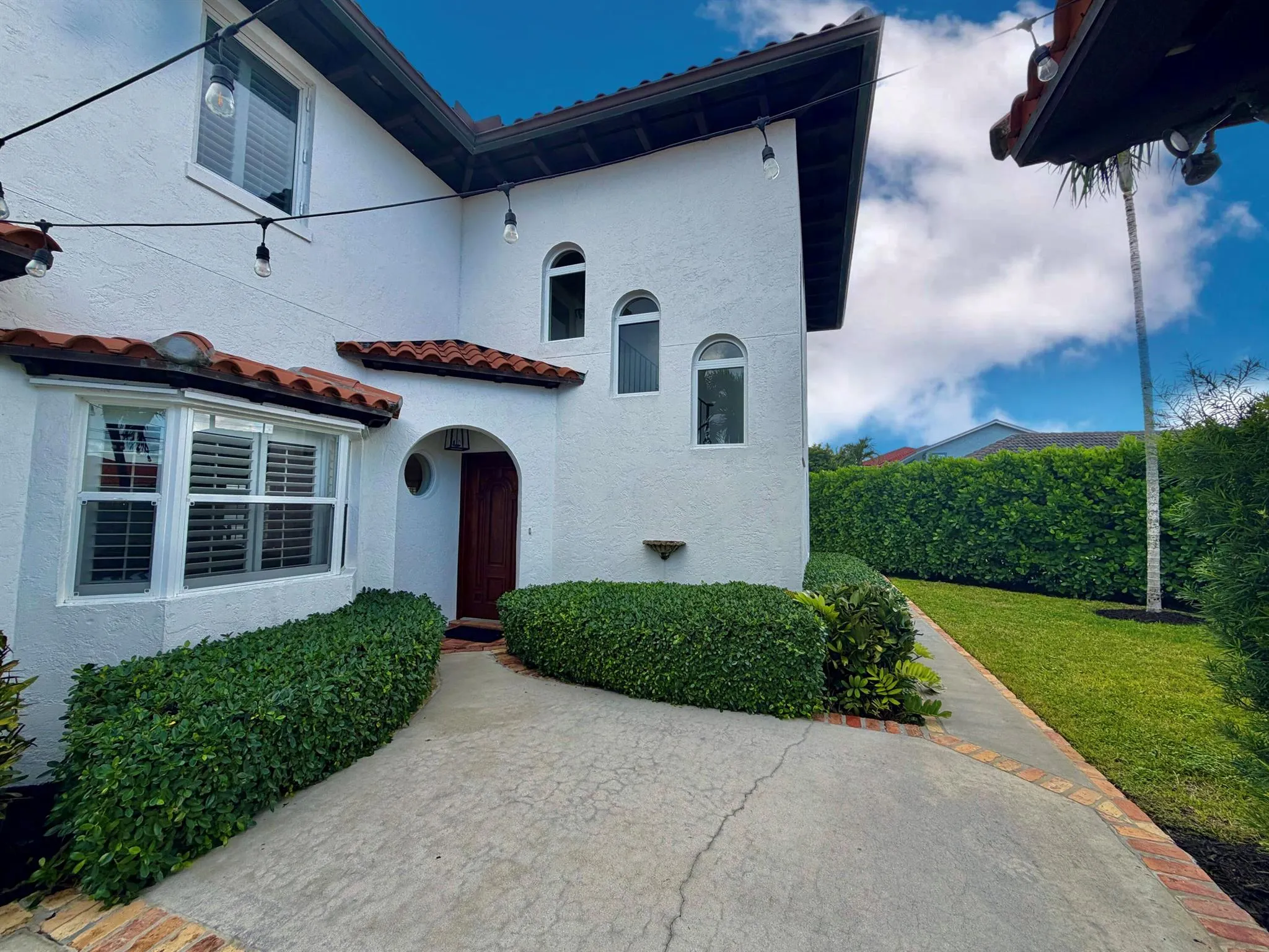 6401 Travis Road