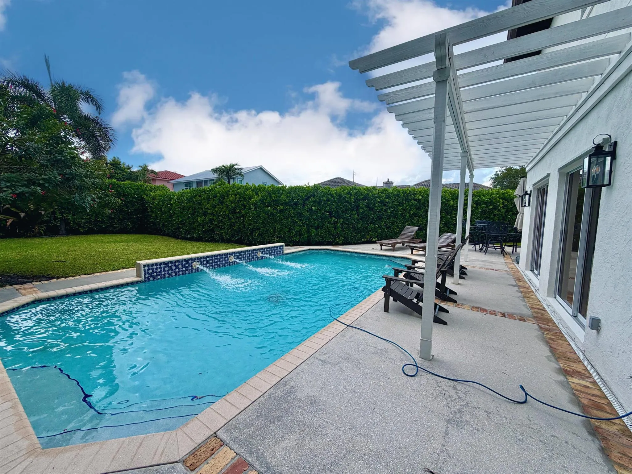 6401 Travis Road
