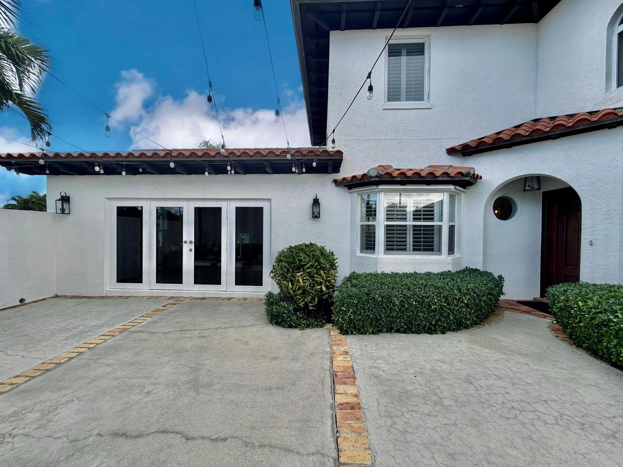 6401 Travis Road