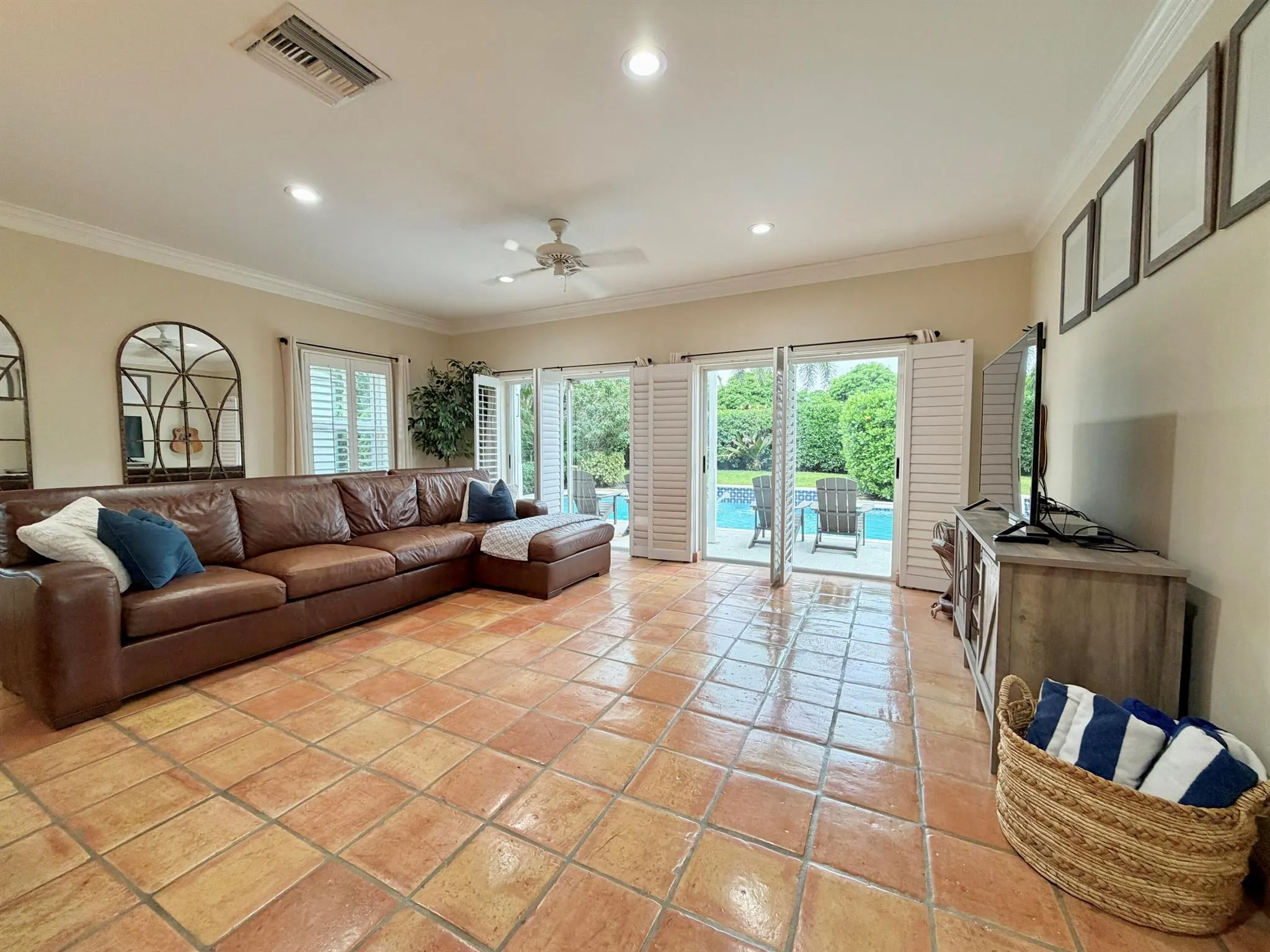 6401 Travis Road