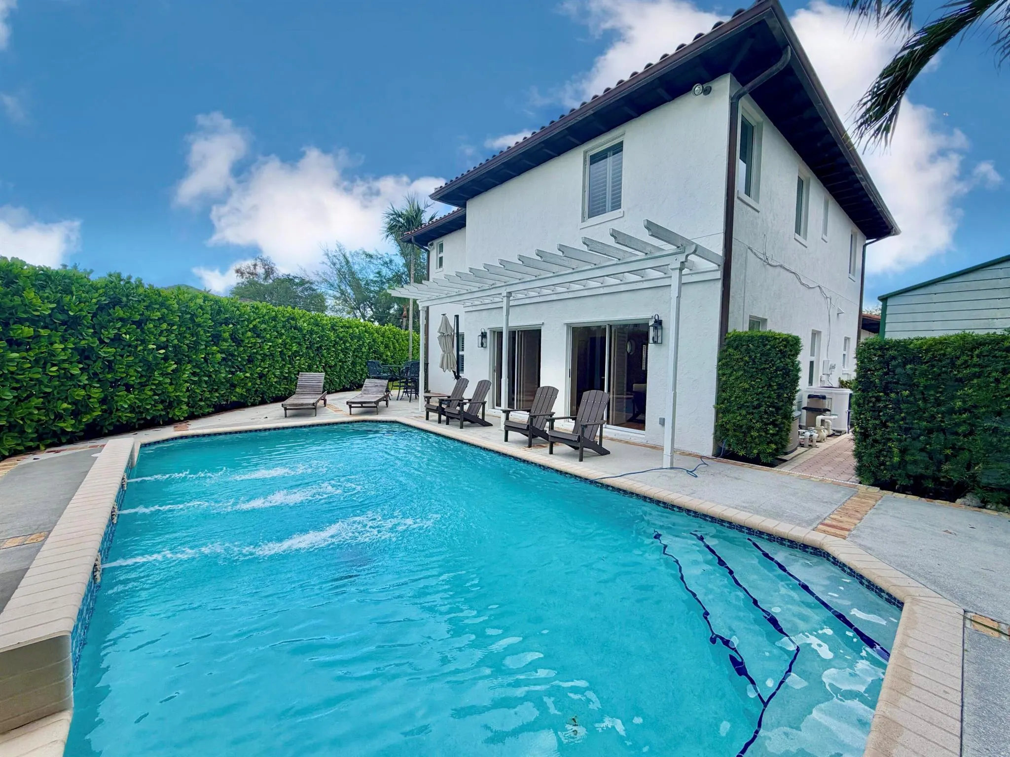 6401 Travis Road
