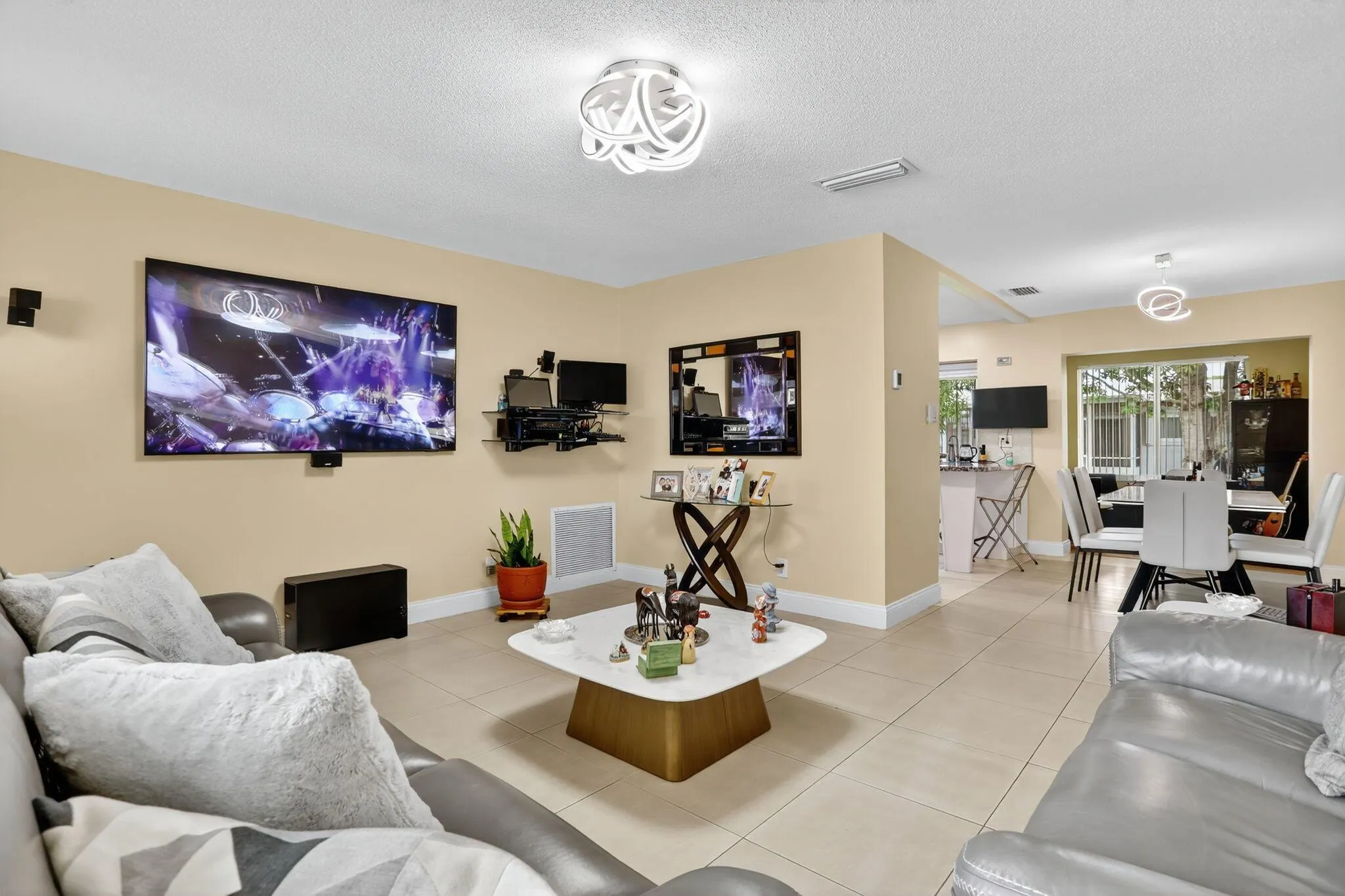 6945 NW 14th Street