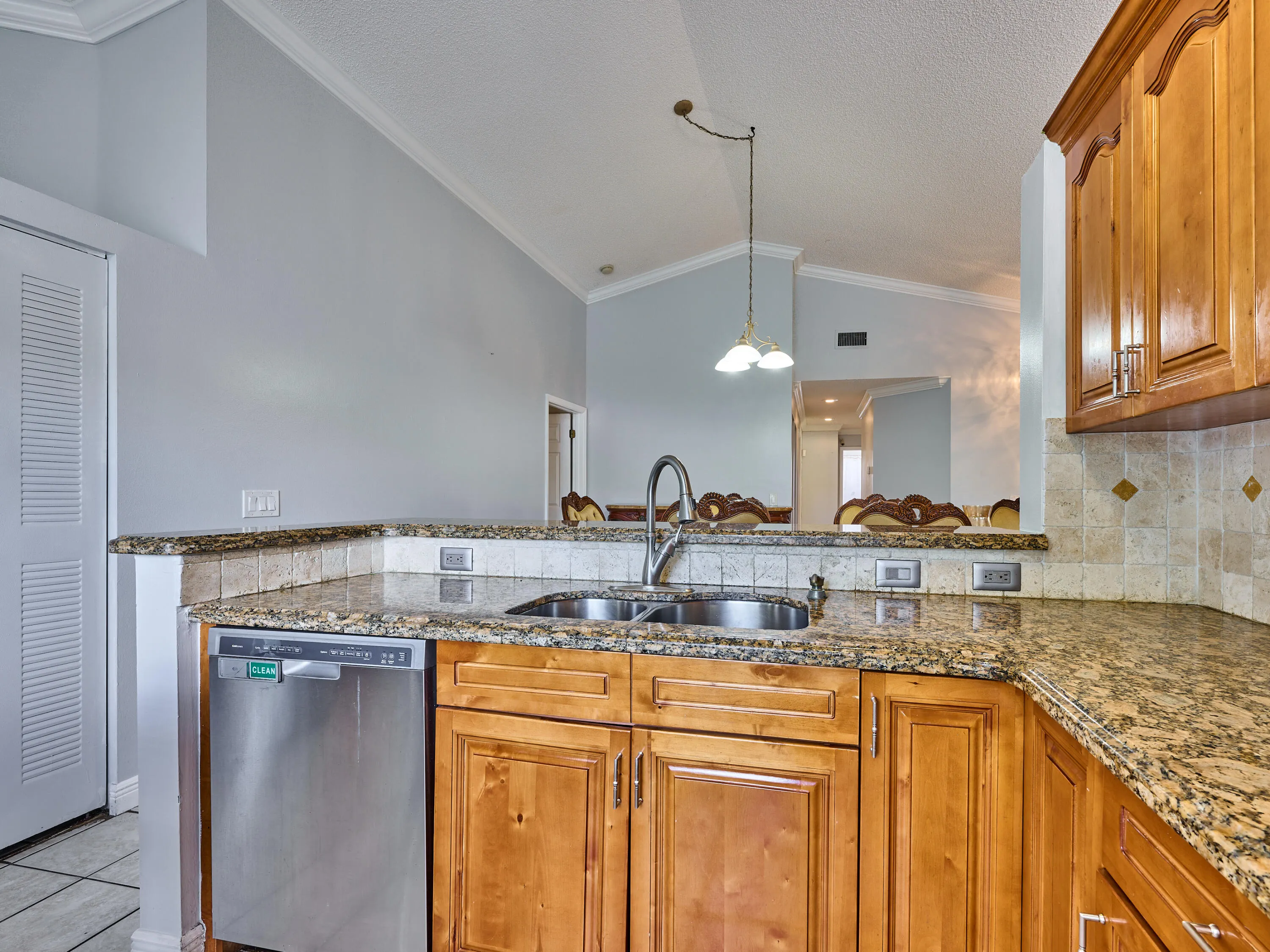 1348 W Glen Oak Road