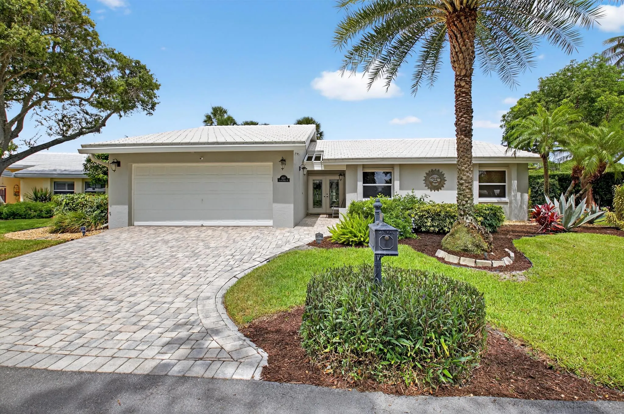 5527 Cameo Drive N