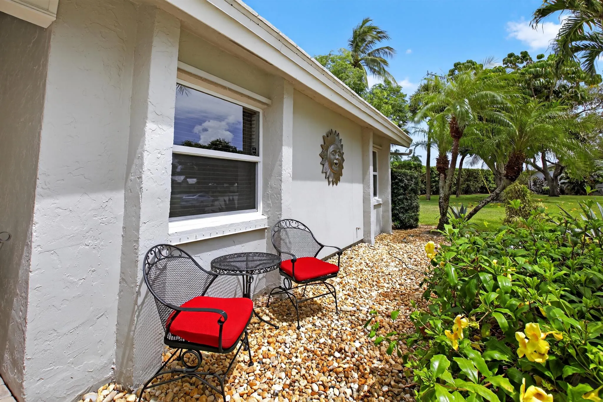 5527 Cameo Drive N