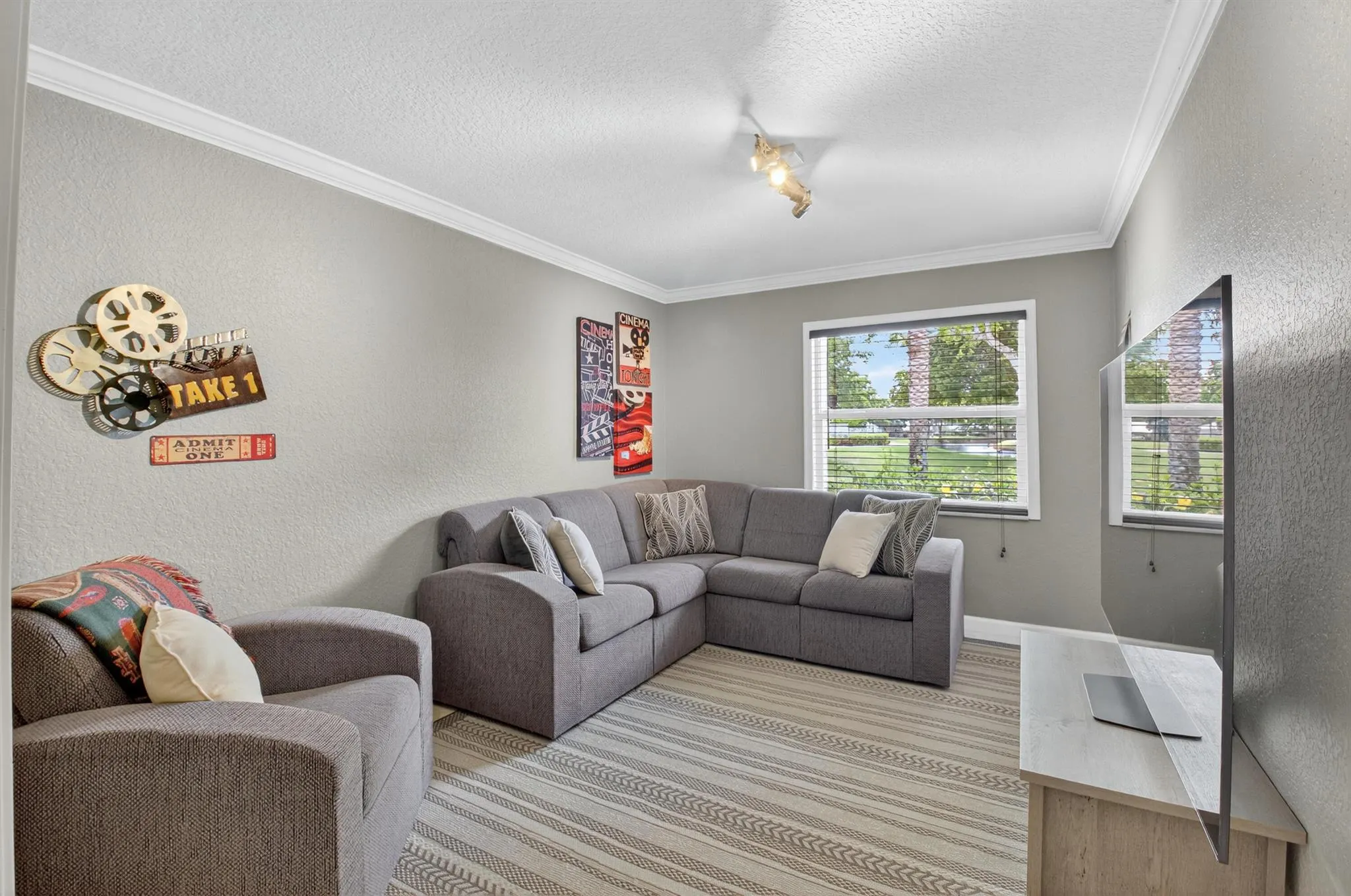 5527 Cameo Drive N