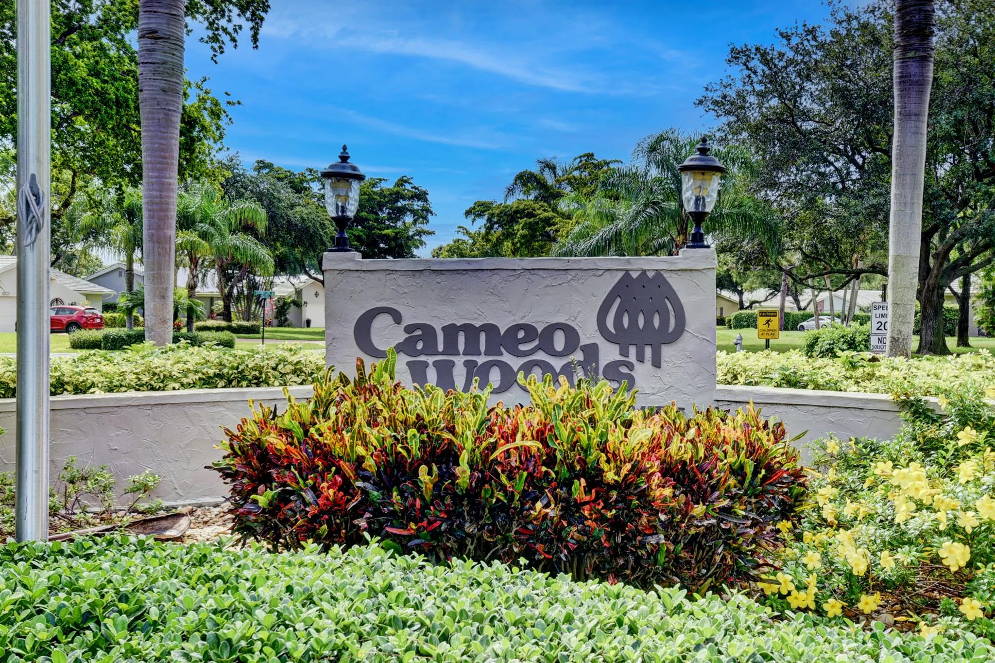 5527 Cameo Drive N