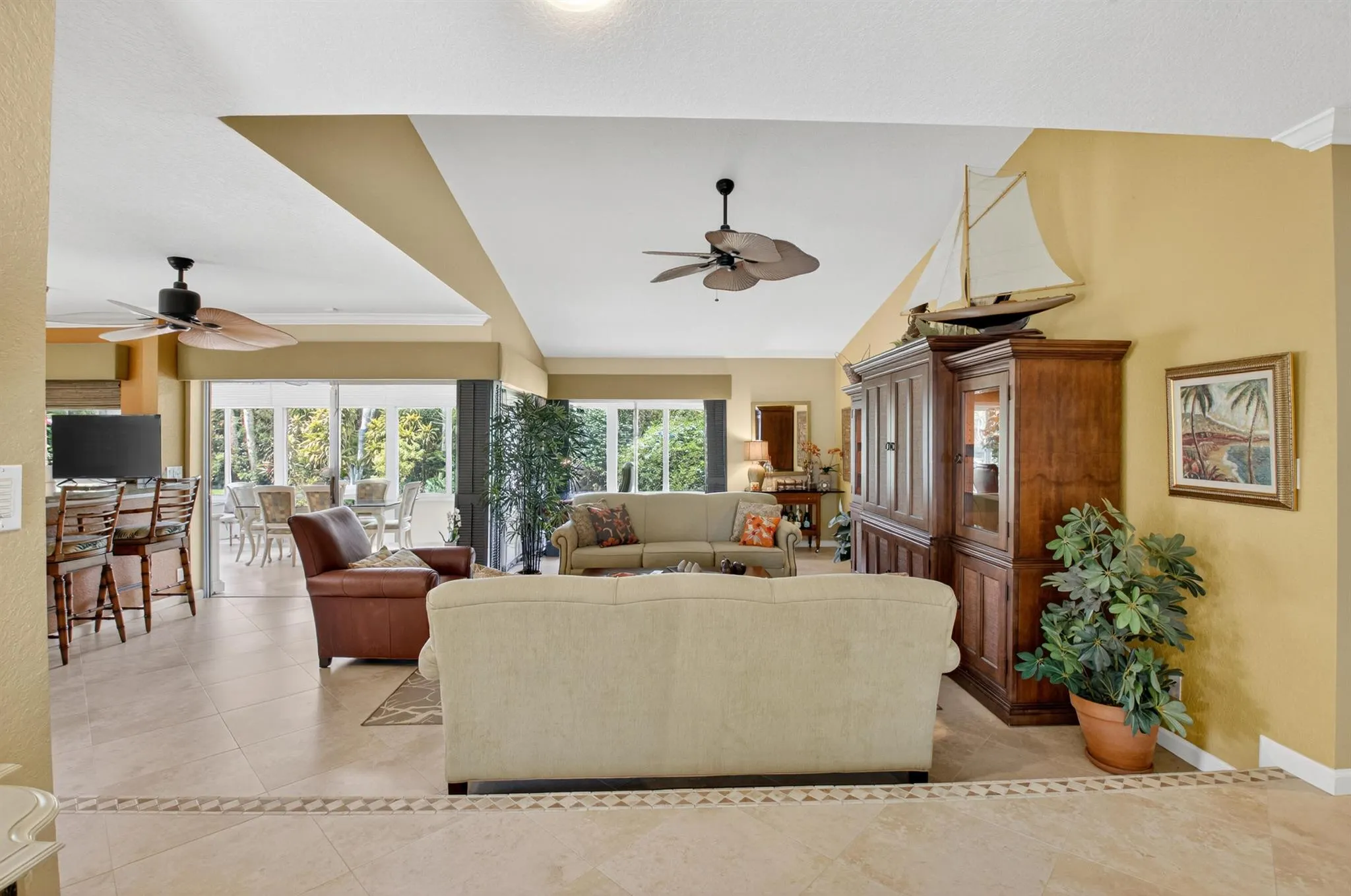 5527 Cameo Drive N