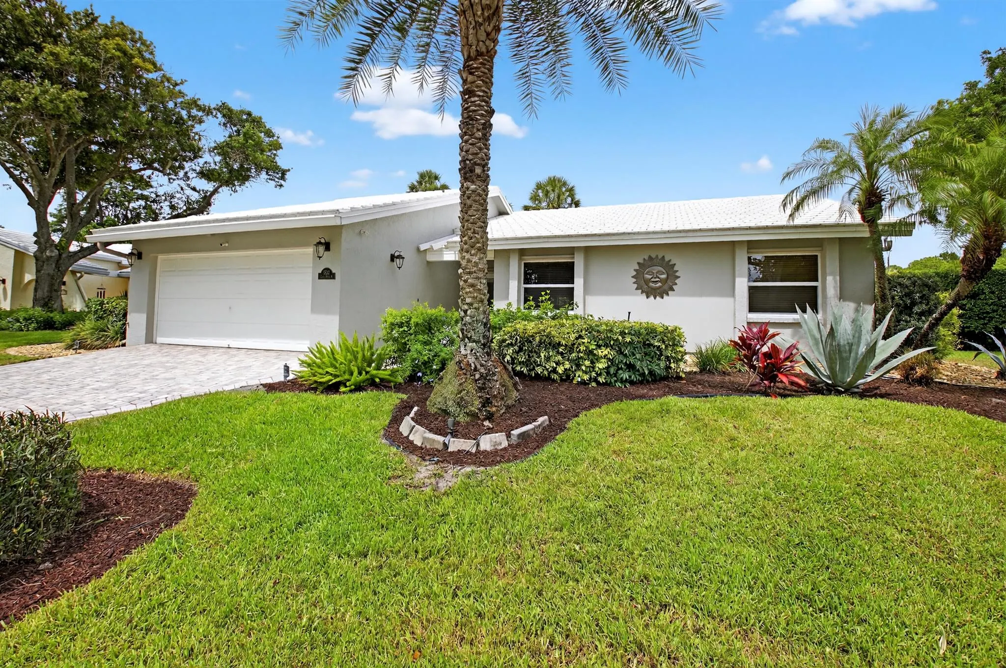 5527 Cameo Drive N