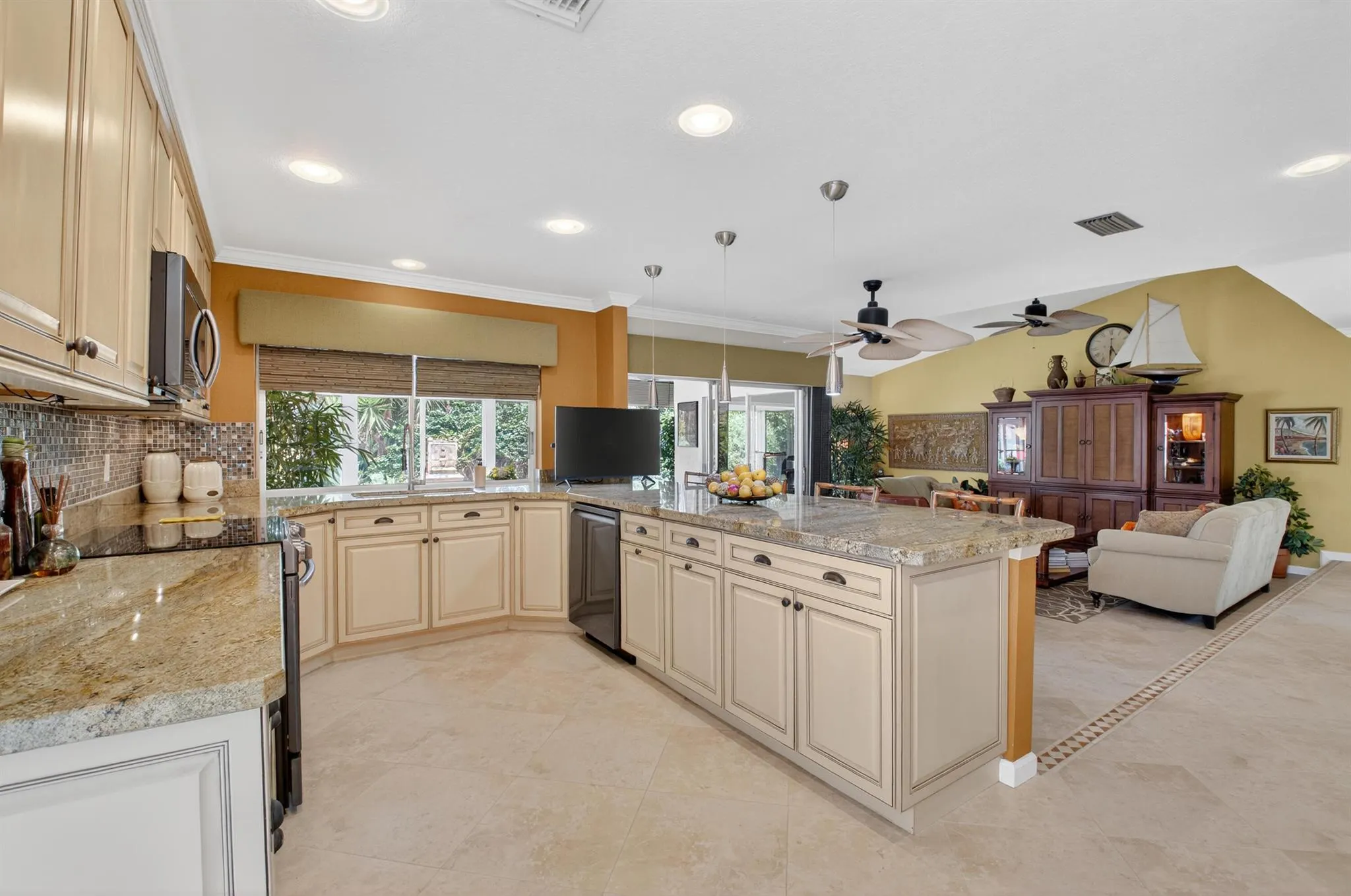 5527 Cameo Drive N