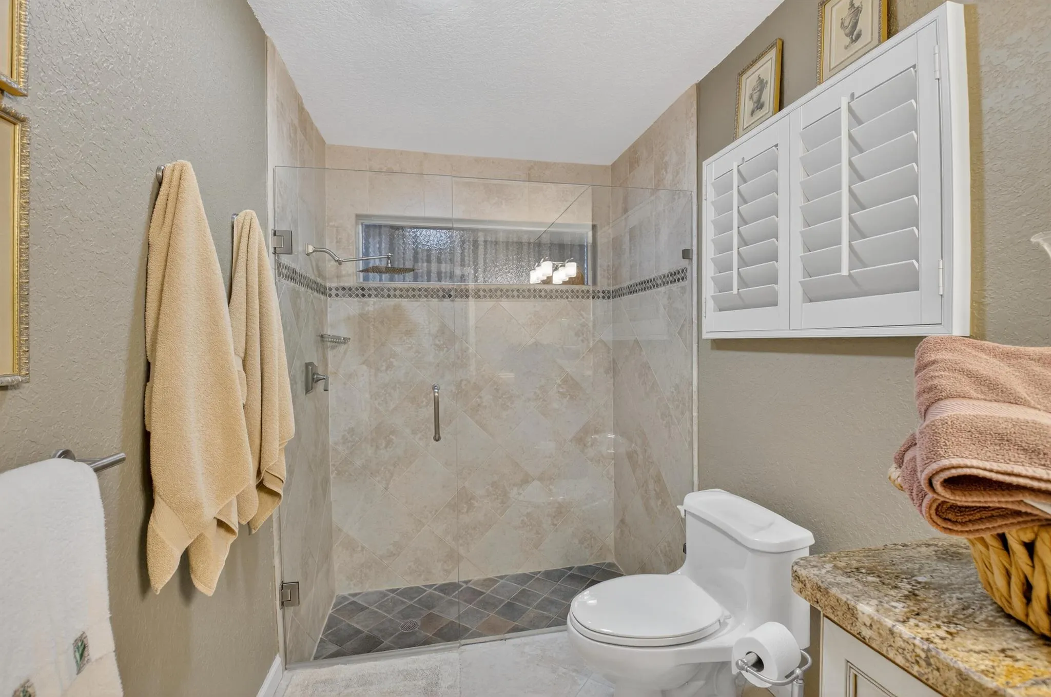 5527 Cameo Drive N