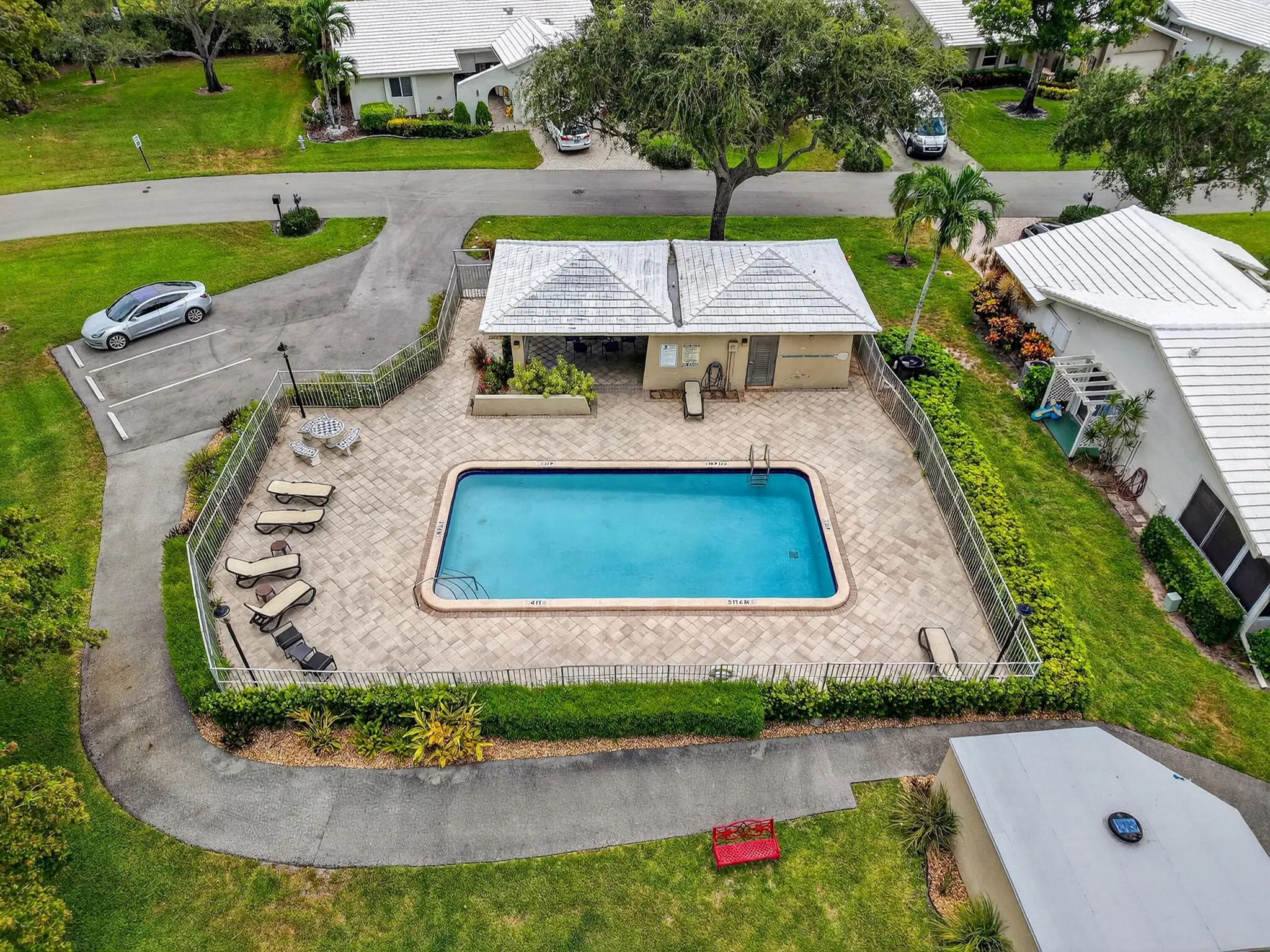 5527 Cameo Drive N