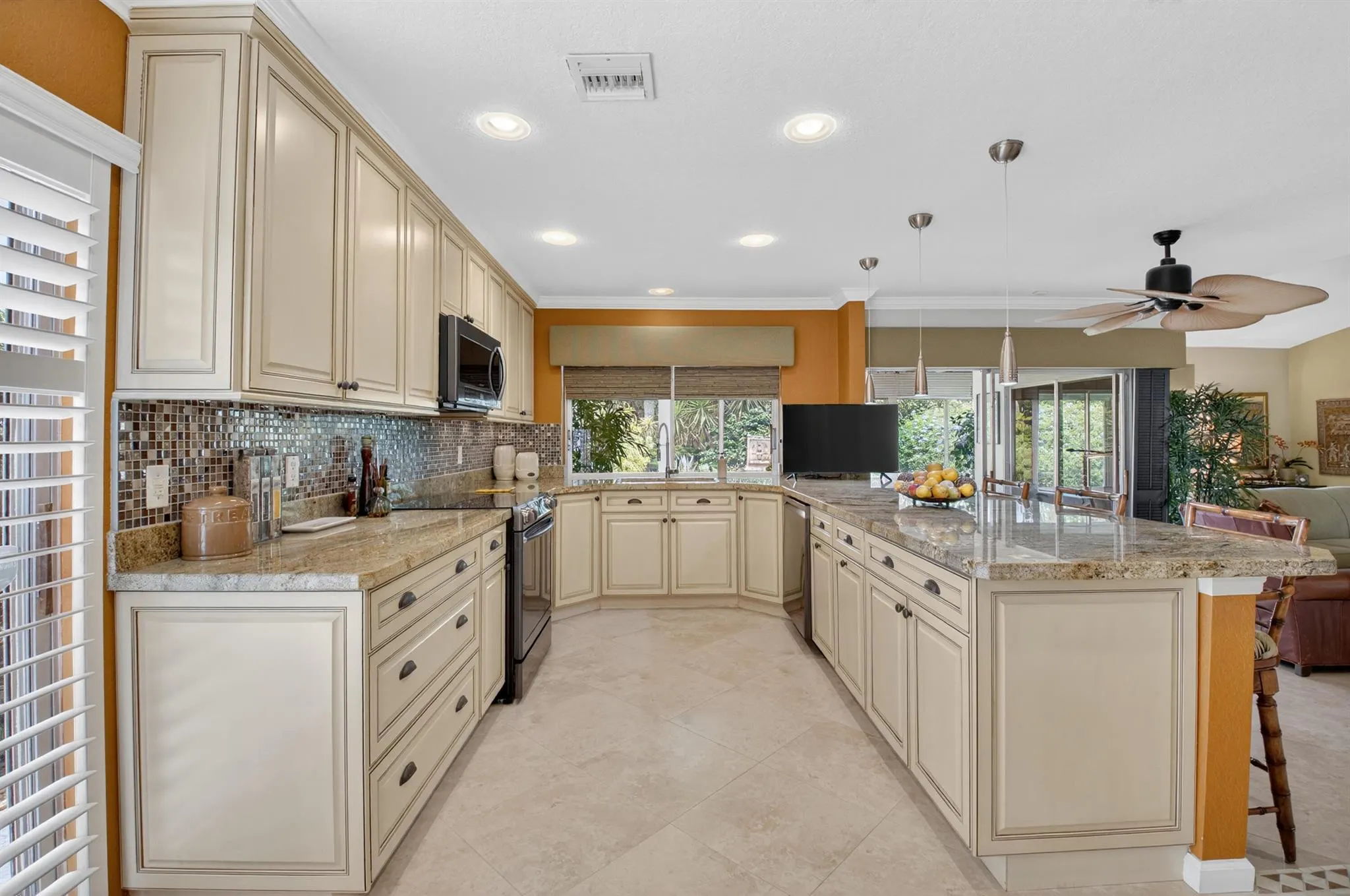 5527 Cameo Drive N