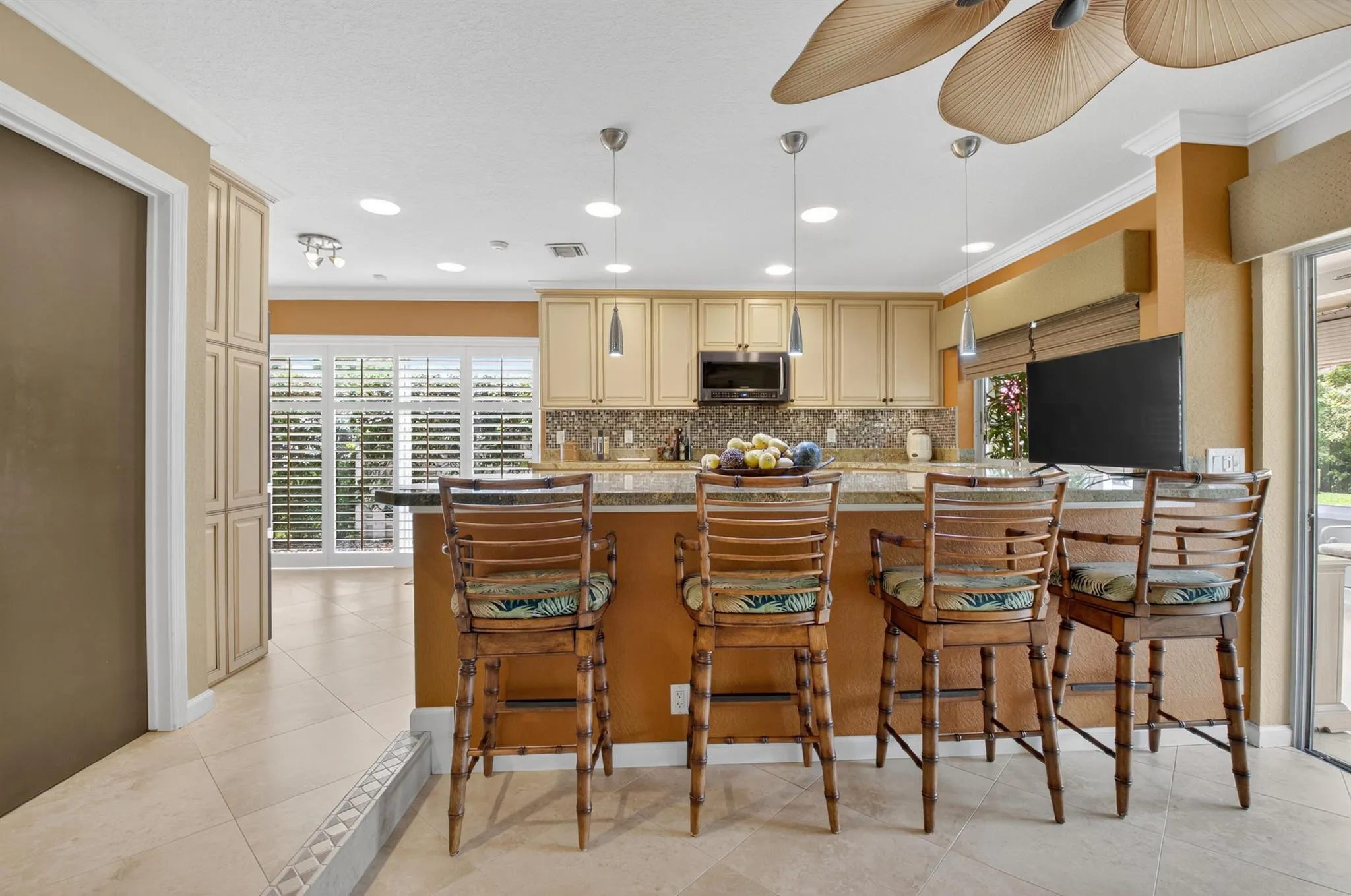 5527 Cameo Drive N
