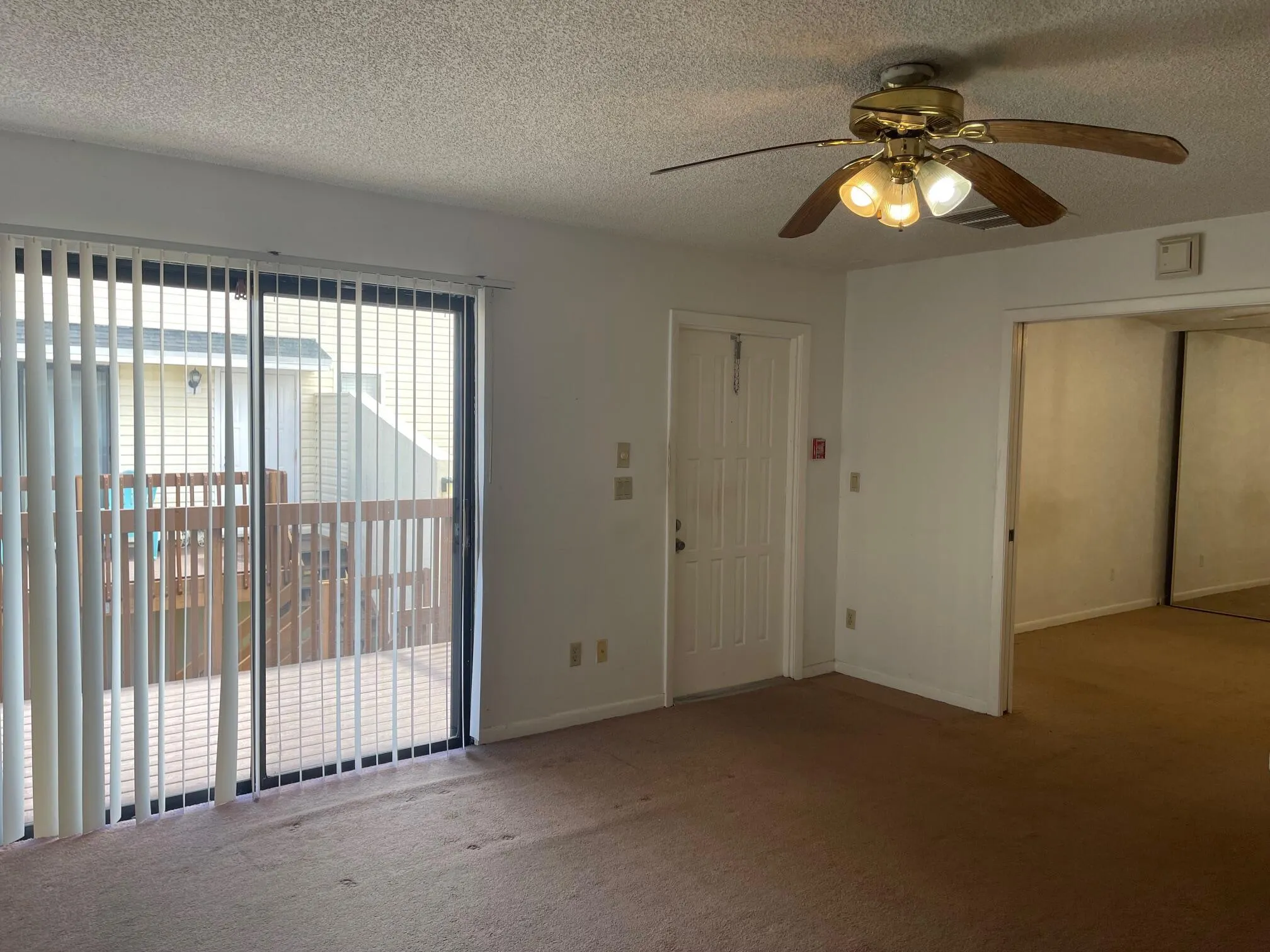 635 Executive Center Drive, #M-207