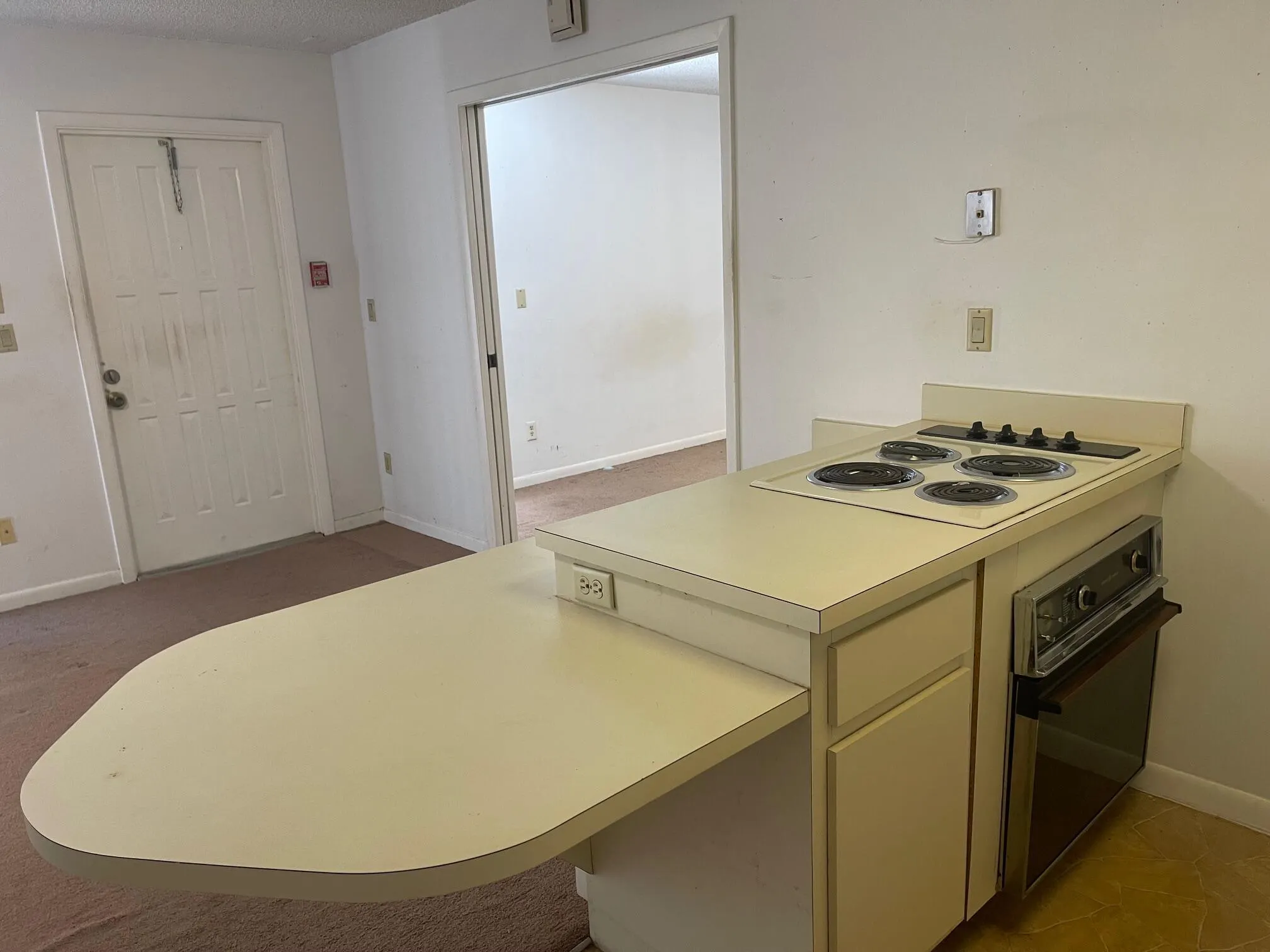 635 Executive Center Drive, #M-207