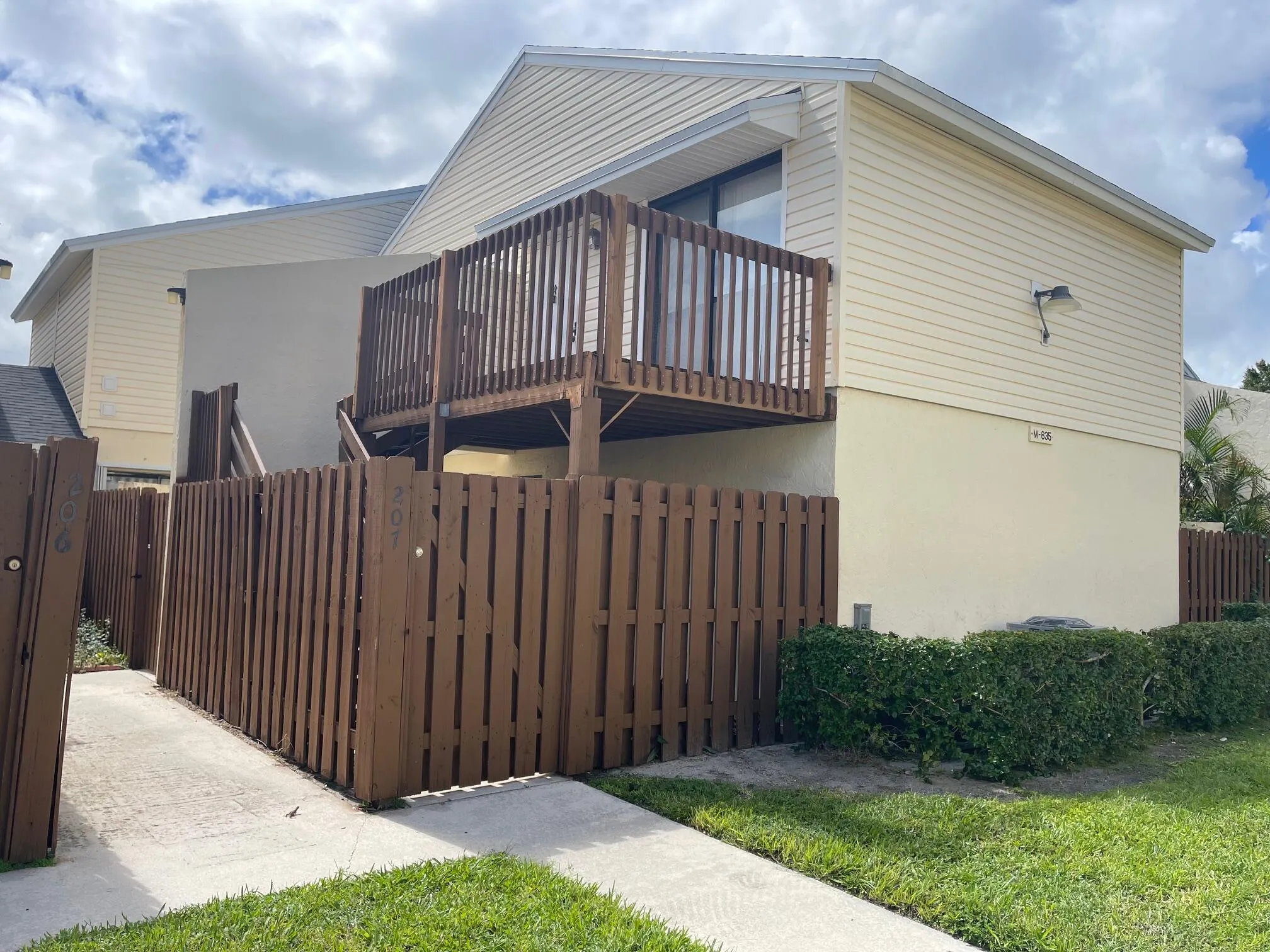 635 Executive Center Drive, #M-207