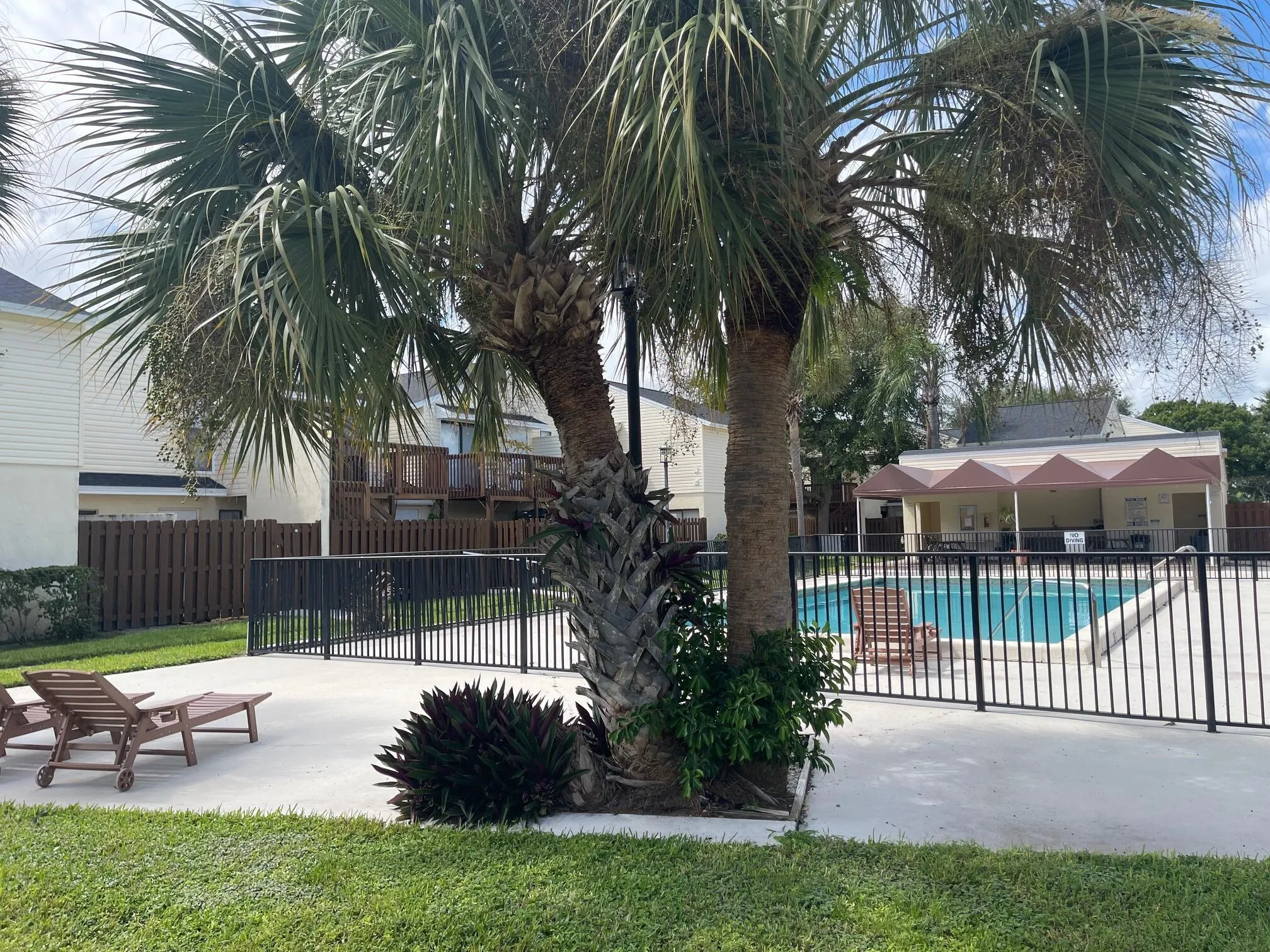 635 Executive Center Drive, #M-207