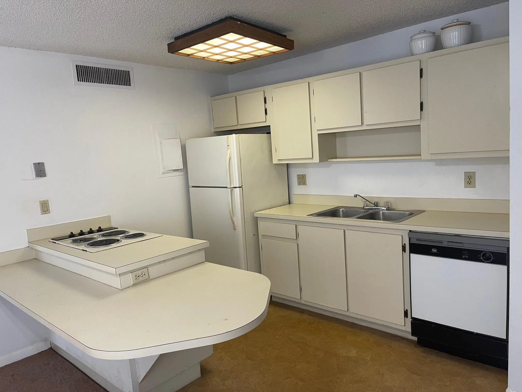 635 Executive Center Drive, #M-207