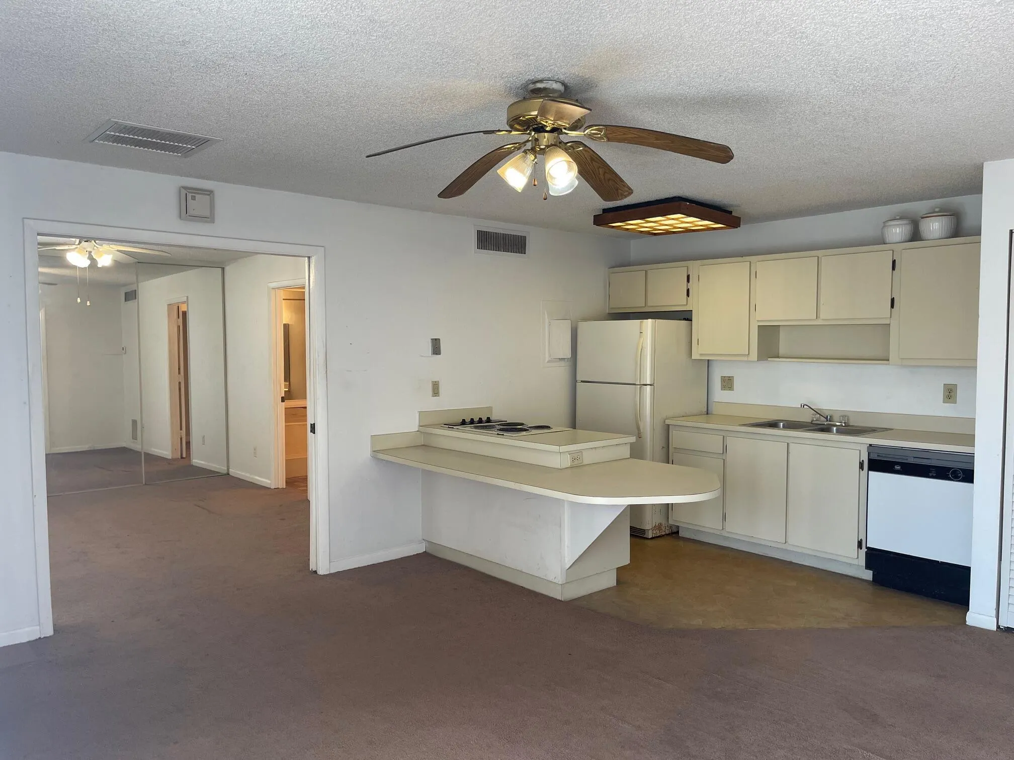 635 Executive Center Drive, #M-207