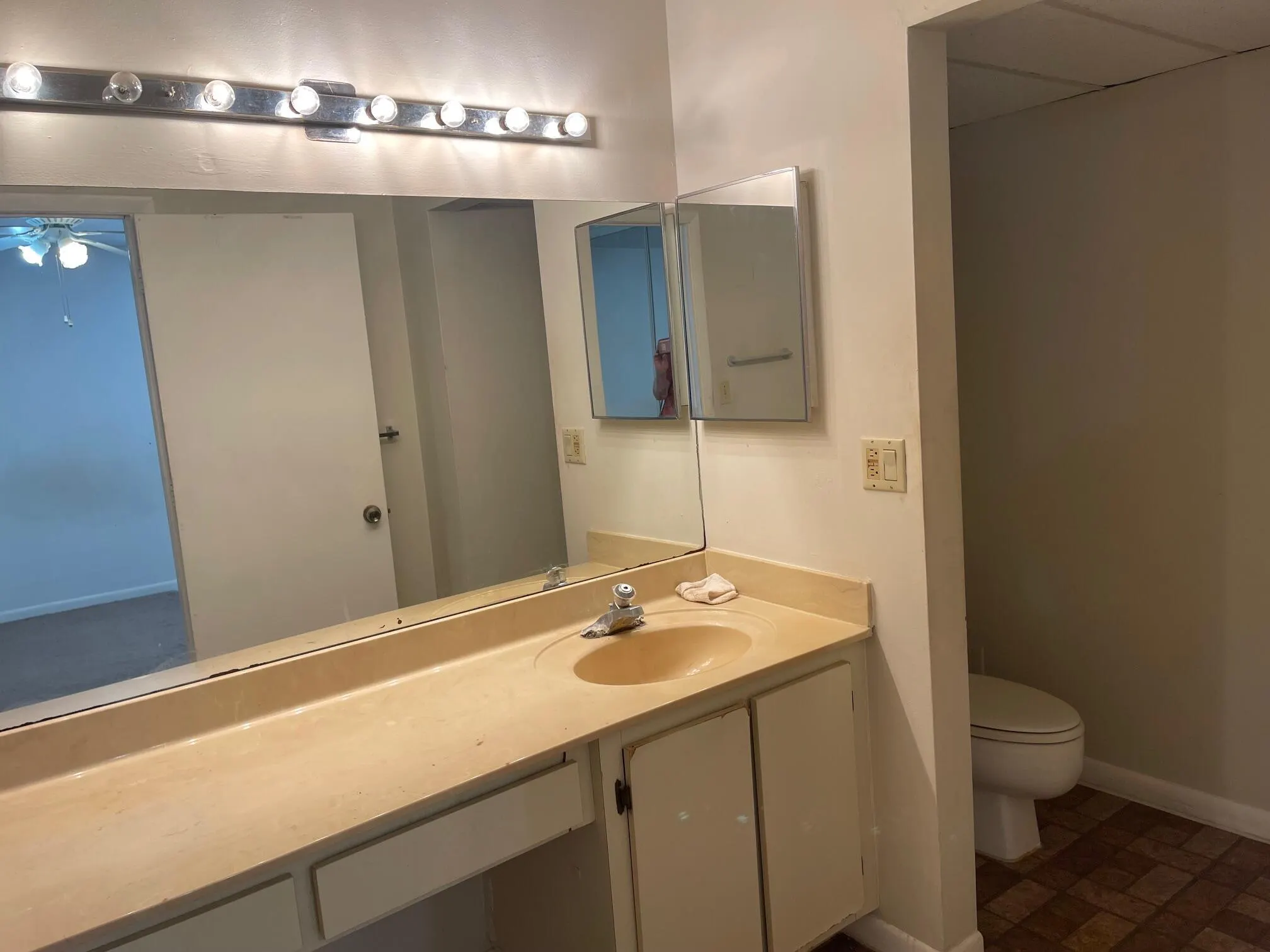 635 Executive Center Drive, #M-207