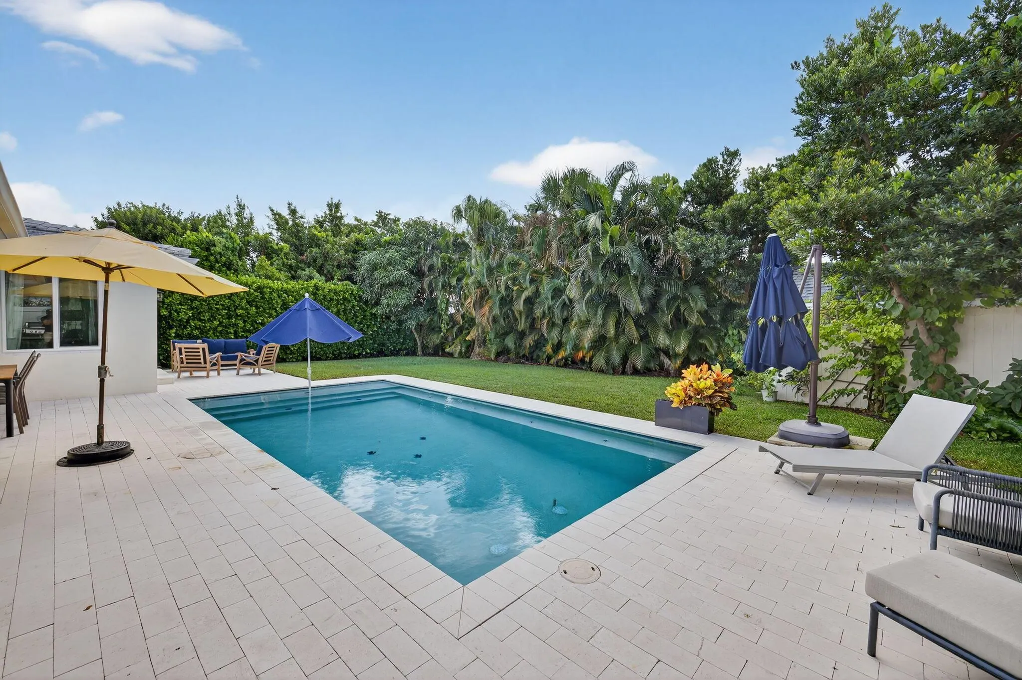 222 S Seacrest Circle