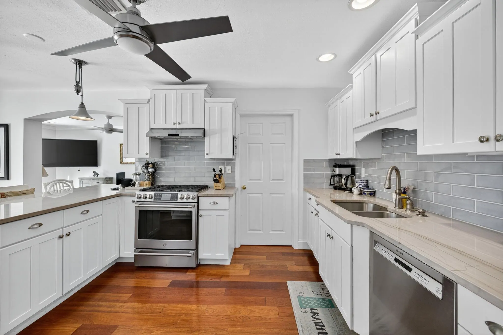 222 S Seacrest Circle