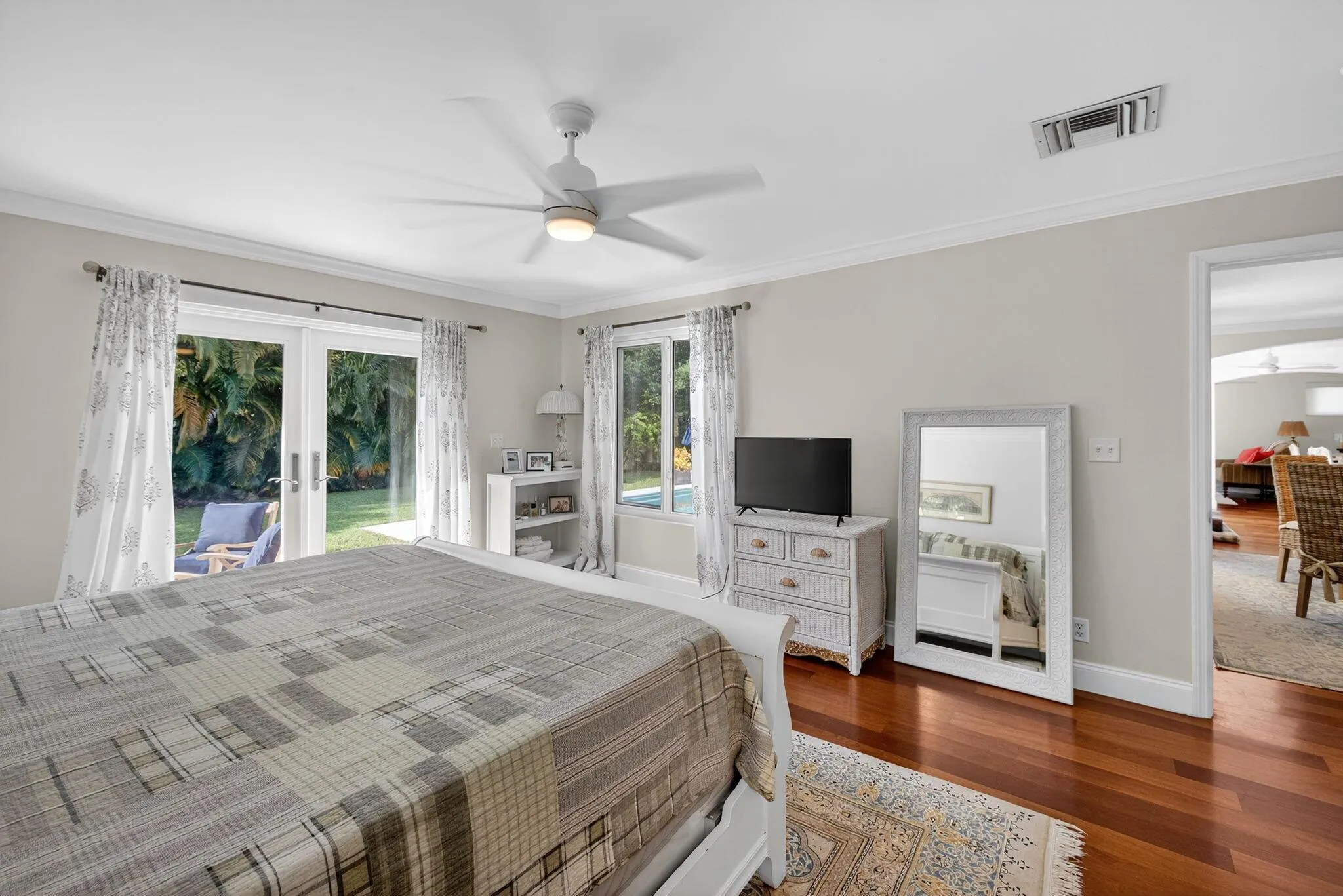 222 S Seacrest Circle