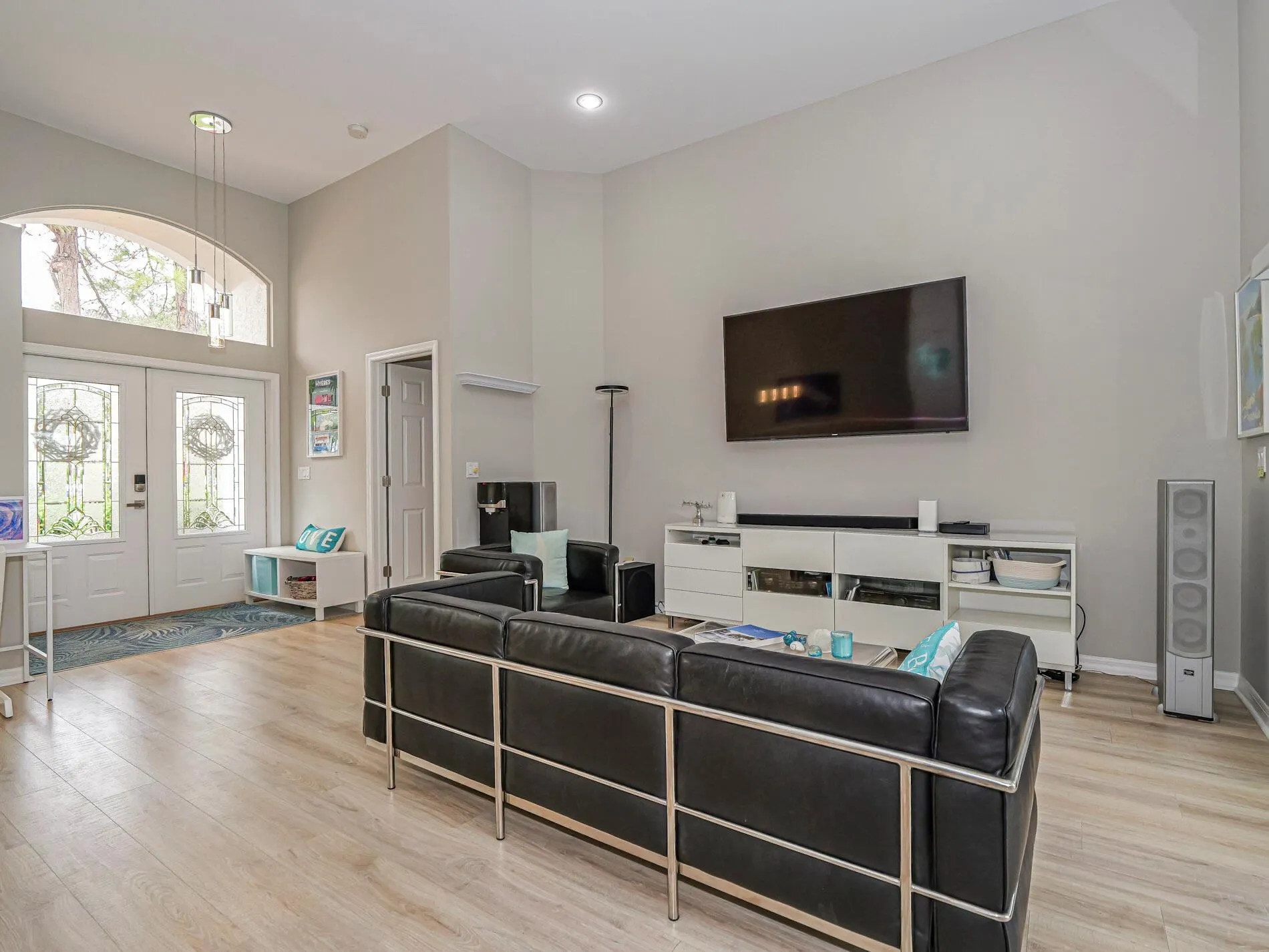 1137 SW Lighthouse Drive