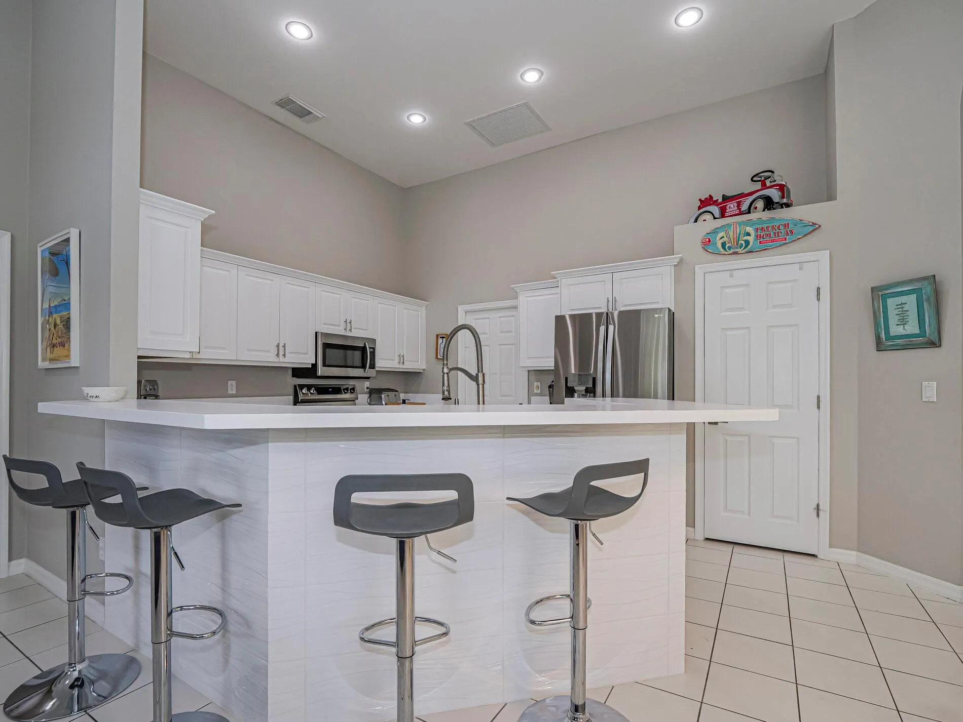 1137 SW Lighthouse Drive