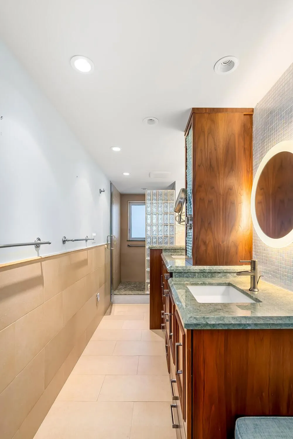 215 N Birch Road, #5b