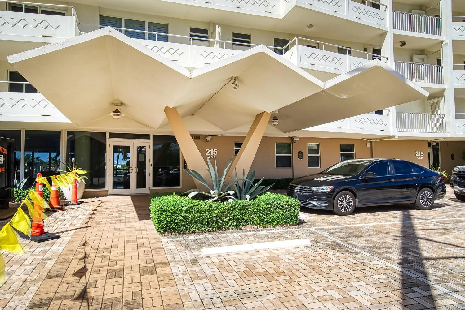 215 N Birch Road, #5b